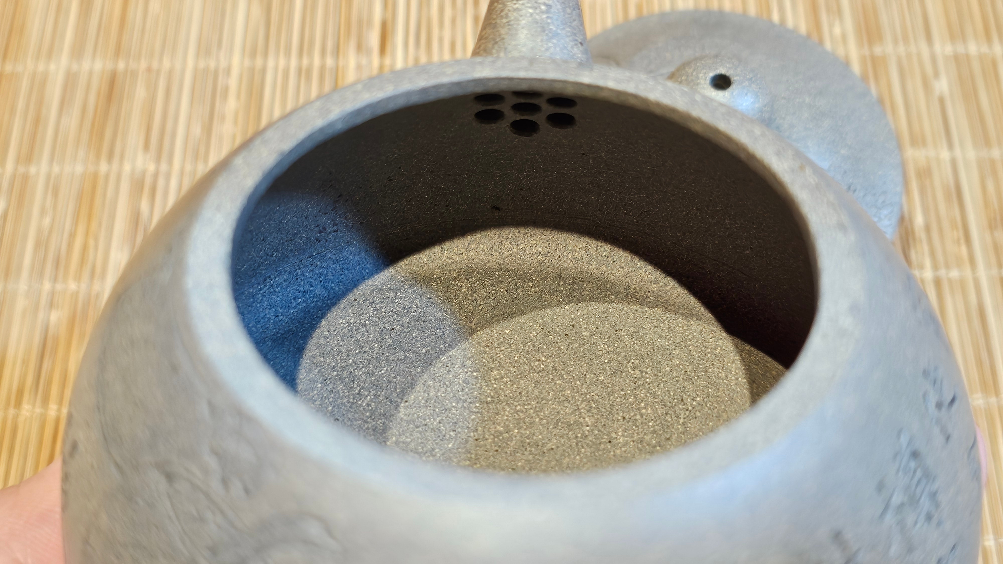 Ban Yue Hu《半月壶》~ "Half Moon Pot", 133.7ml, Qing Hui Duan 青灰段泥, by our Craftsman Zhang Huan 张欢, "Qing Gong Tu" 清供图 Engraving by Craftsman Nan Shan Lao Ren 南山老人 ~!Congratulations to Mr J.S.! 1114hrs 15th August 2025, Chicago, IL!