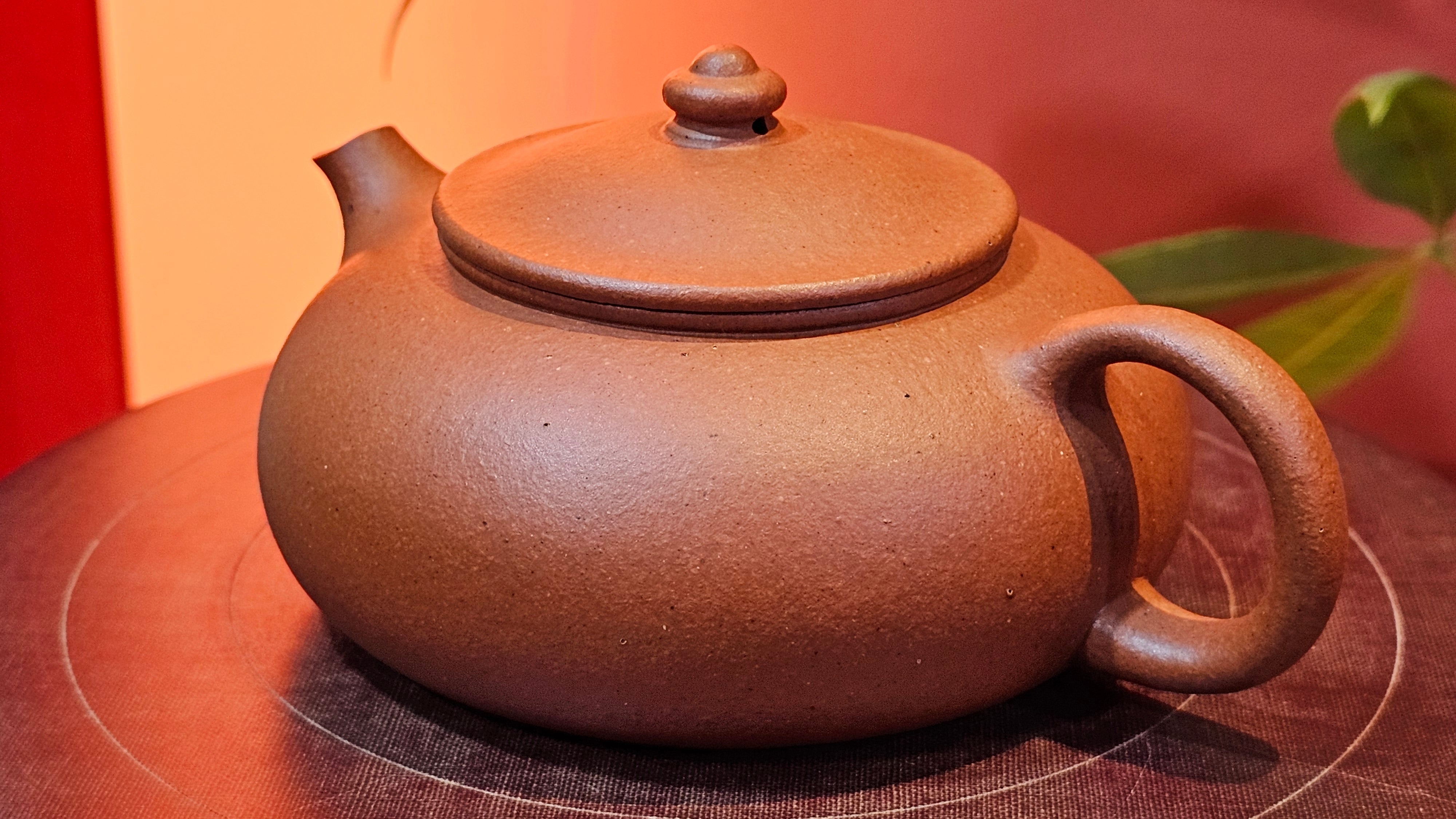 Han Jiang 寒江, 209.3ml, rare Zhu Sha 朱砂 (highest granularity form of ZhuNi), by Craftsman Gu Xiao Ming 顾小明 ~ Congratulations to Mr K.B.! 1555hrs 26th August 2025, Lake Oswego! OR!