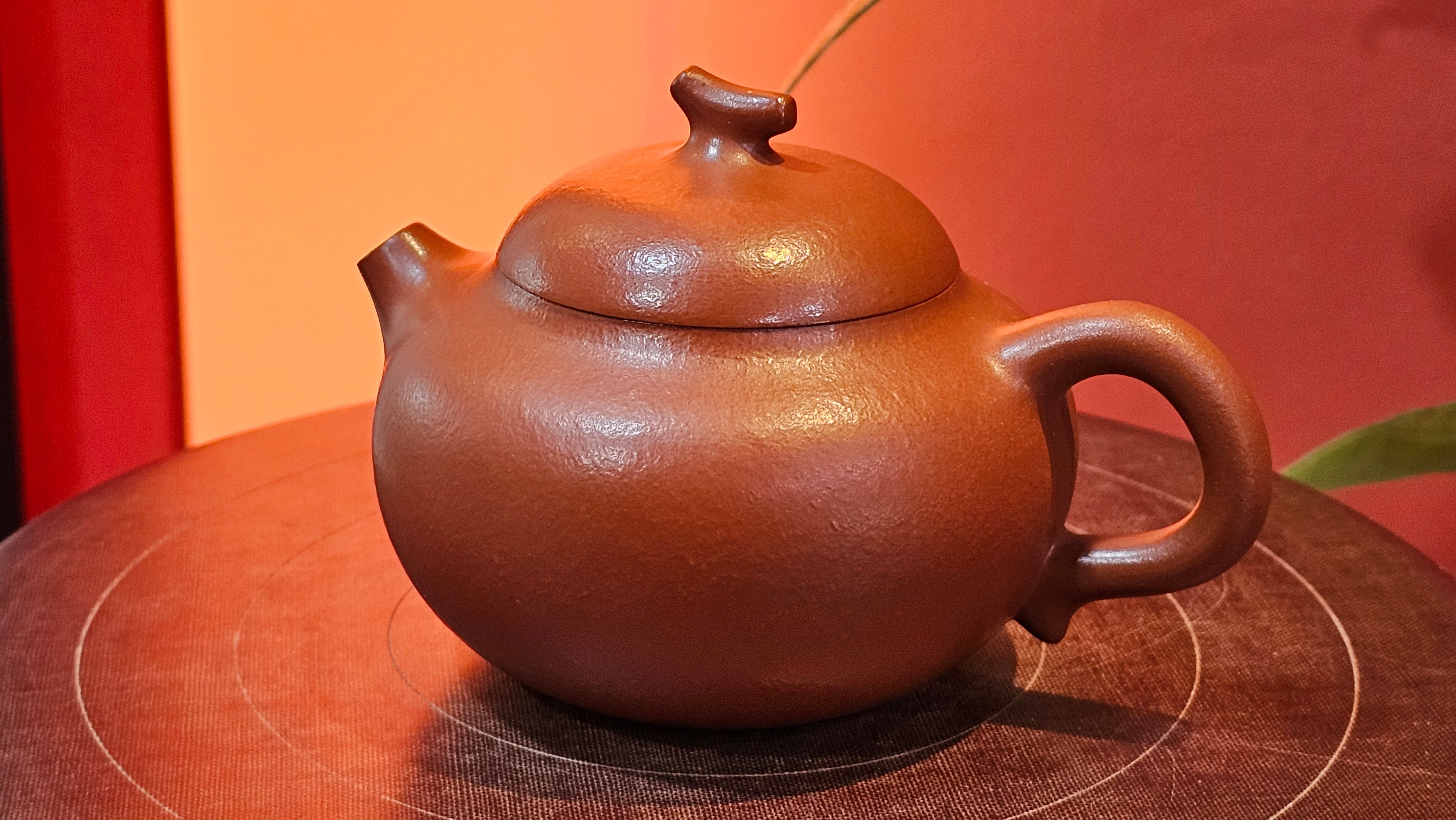 Qie Gua 茄瓜, 132.8ml, Xiao Mei Yao Zhu Ni 小煤窑朱泥,  by our Collaborative Craftsman Wang Hui 王慧, Poem Engraving by Craftsman 一德书 ~ Congratulations!to Mr D.D.! 2153hrs 27th August 2025! Jersey City, NJ!