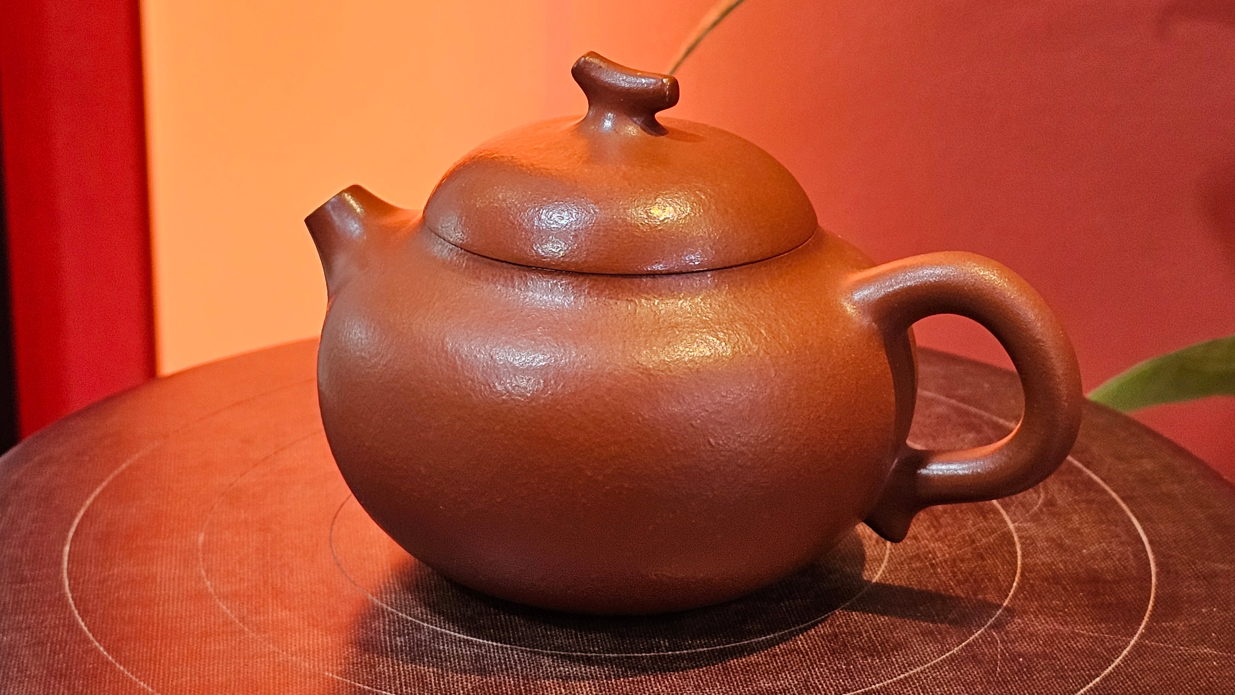 Qie Gua 茄瓜, 132.8ml, Xiao Mei Yao Zhu Ni 小煤窑朱泥,  by our Collaborative Craftsman Wang Hui 王慧, Poem Engraving by Craftsman 一德书 ~ Congratulations!to Mr D.D.! 2153hrs 27th August 2025! Jersey City, NJ!