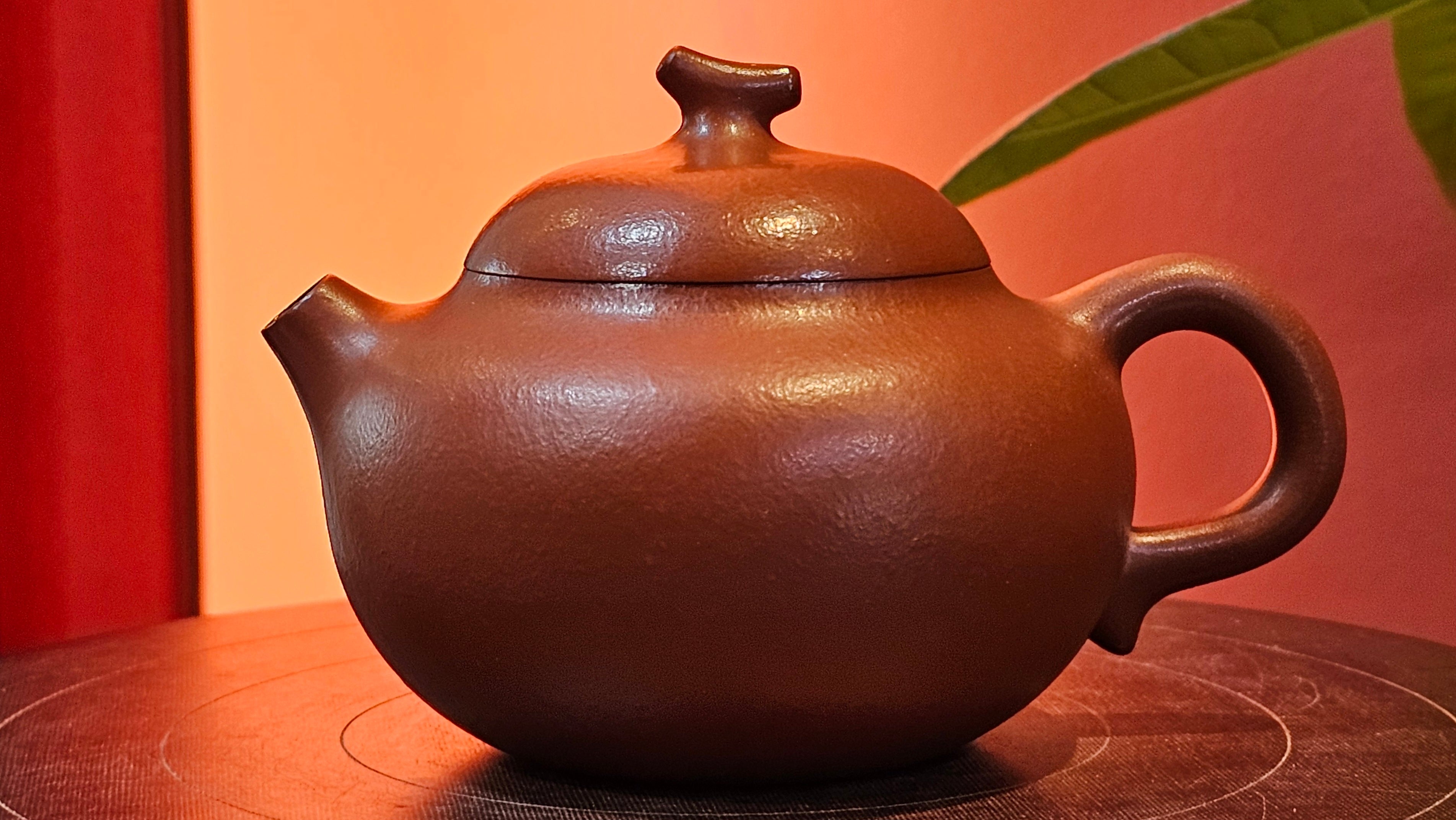 Qie Gua 茄瓜, 132.8ml, Xiao Mei Yao Zhu Ni 小煤窑朱泥,  by our Collaborative Craftsman Wang Hui 王慧, Poem Engraving by Craftsman 一德书 ~ Congratulations!to Mr D.D.! 2153hrs 27th August 2025! Jersey City, NJ!