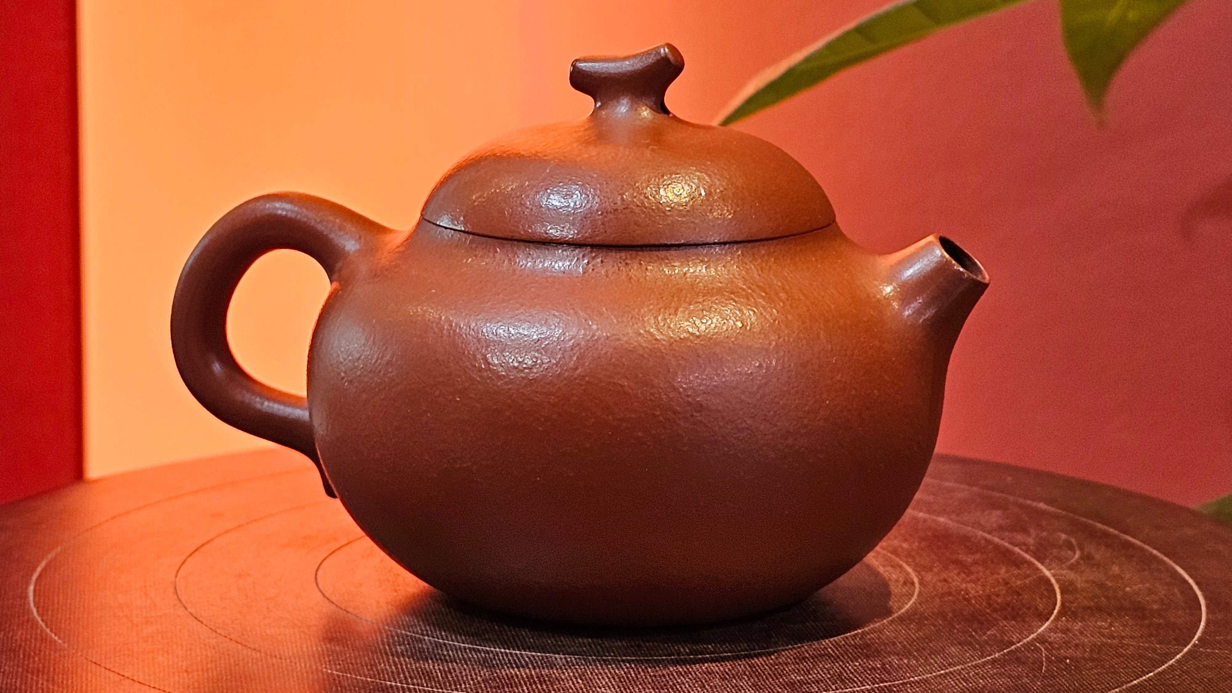 Qie Gua 茄瓜, 132.8ml, Xiao Mei Yao Zhu Ni 小煤窑朱泥,  by our Collaborative Craftsman Wang Hui 王慧, Poem Engraving by Craftsman 一德书 ~ Congratulations!to Mr D.D.! 2153hrs 27th August 2025! Jersey City, NJ!