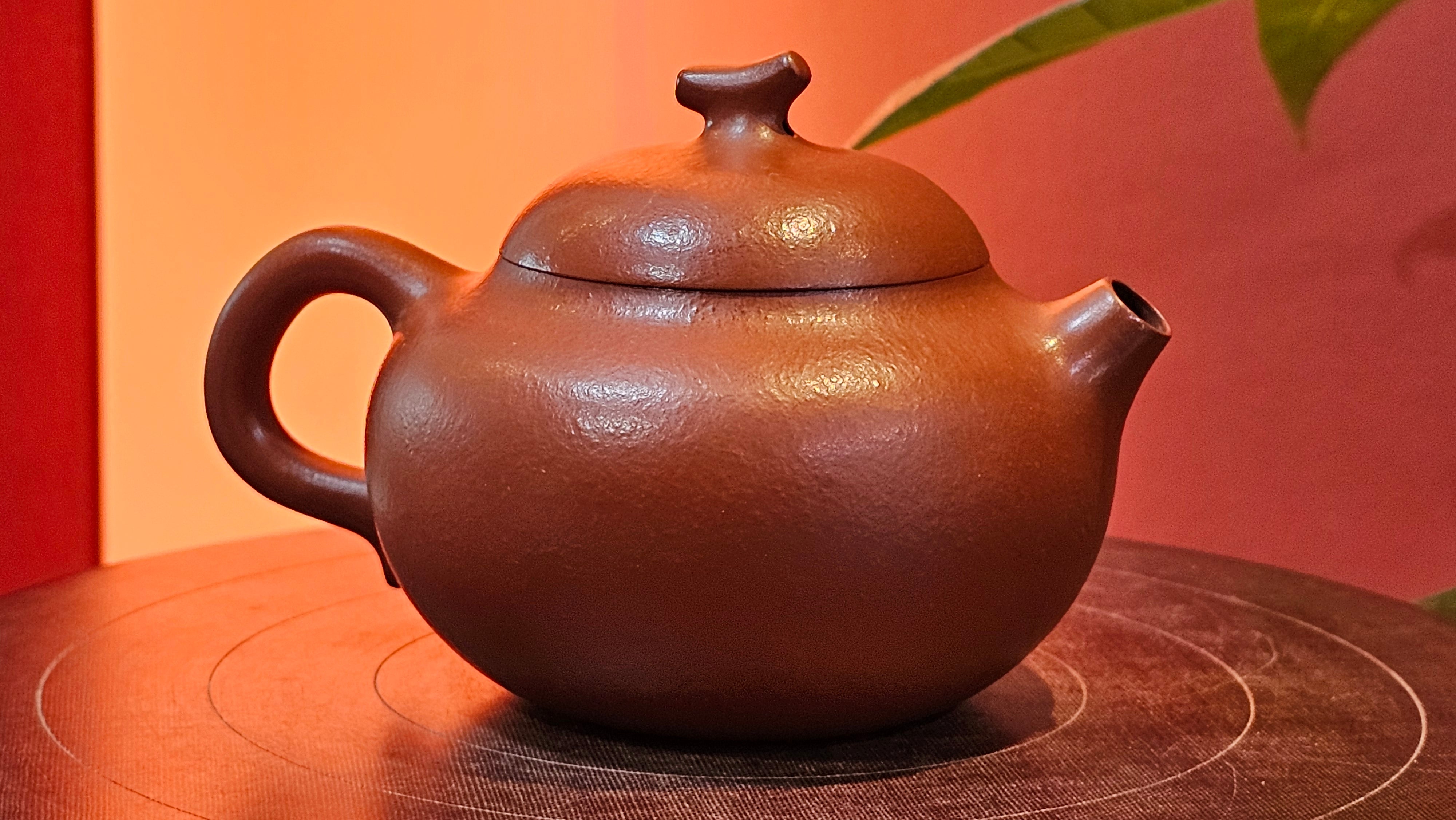 Qie Gua 茄瓜, 132.8ml, Xiao Mei Yao Zhu Ni 小煤窑朱泥,  by our Collaborative Craftsman Wang Hui 王慧, Poem Engraving by Craftsman 一德书 ~ Congratulations!to Mr D.D.! 2153hrs 27th August 2025! Jersey City, NJ!