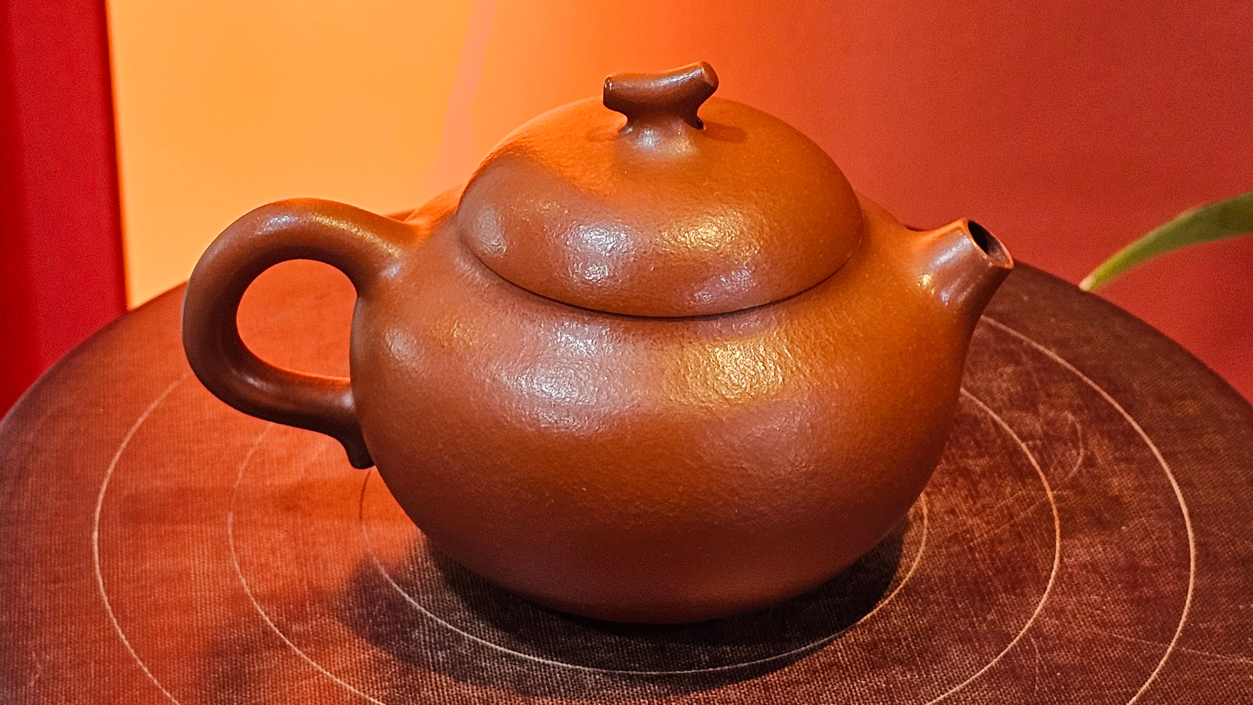 Qie Gua 茄瓜, 132.8ml, Xiao Mei Yao Zhu Ni 小煤窑朱泥,  by our Collaborative Craftsman Wang Hui 王慧, Poem Engraving by Craftsman 一德书 ~ Congratulations!to Mr D.D.! 2153hrs 27th August 2025! Jersey City, NJ!