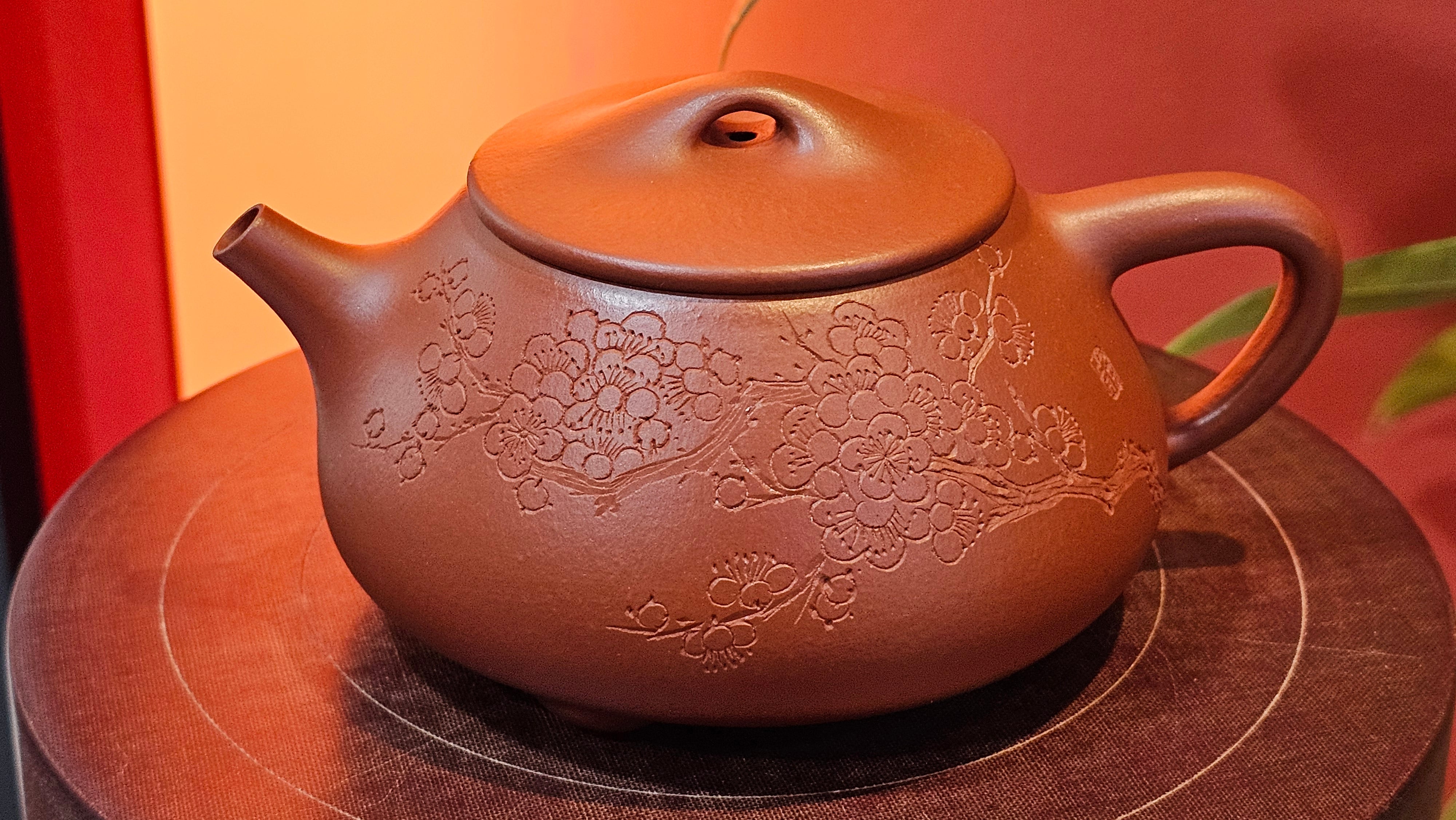 Jing Zhou Shi Piao 景舟石瓢, 257.3ml, Xiao Mei Yao Zhu Ni 小煤窑朱泥, by Craftsman Wang Xing 王兴; "暗香疏影" and Plum Blossoms Engraving by Craftsman Yi De Shu 一德书 ~ Congratulations to Mr K.F.! 1455hrs 17th August 2025, Chamblee, GA!