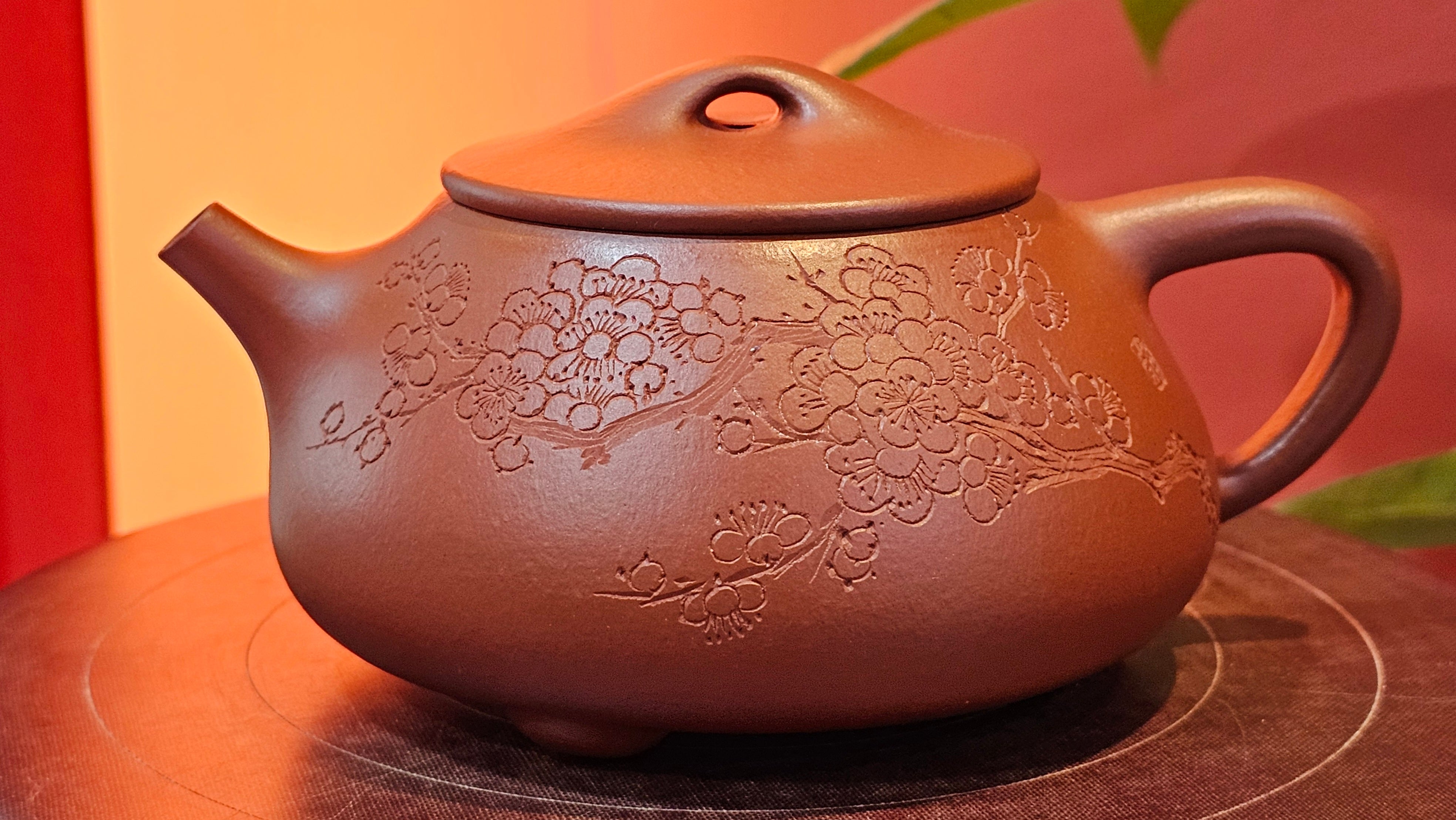 Jing Zhou Shi Piao 景舟石瓢, 257.3ml, Xiao Mei Yao Zhu Ni 小煤窑朱泥, by Craftsman Wang Xing 王兴; "暗香疏影" and Plum Blossoms Engraving by Craftsman Yi De Shu 一德书 ~ Congratulations to Mr K.F.! 1455hrs 17th August 2025, Chamblee, GA!