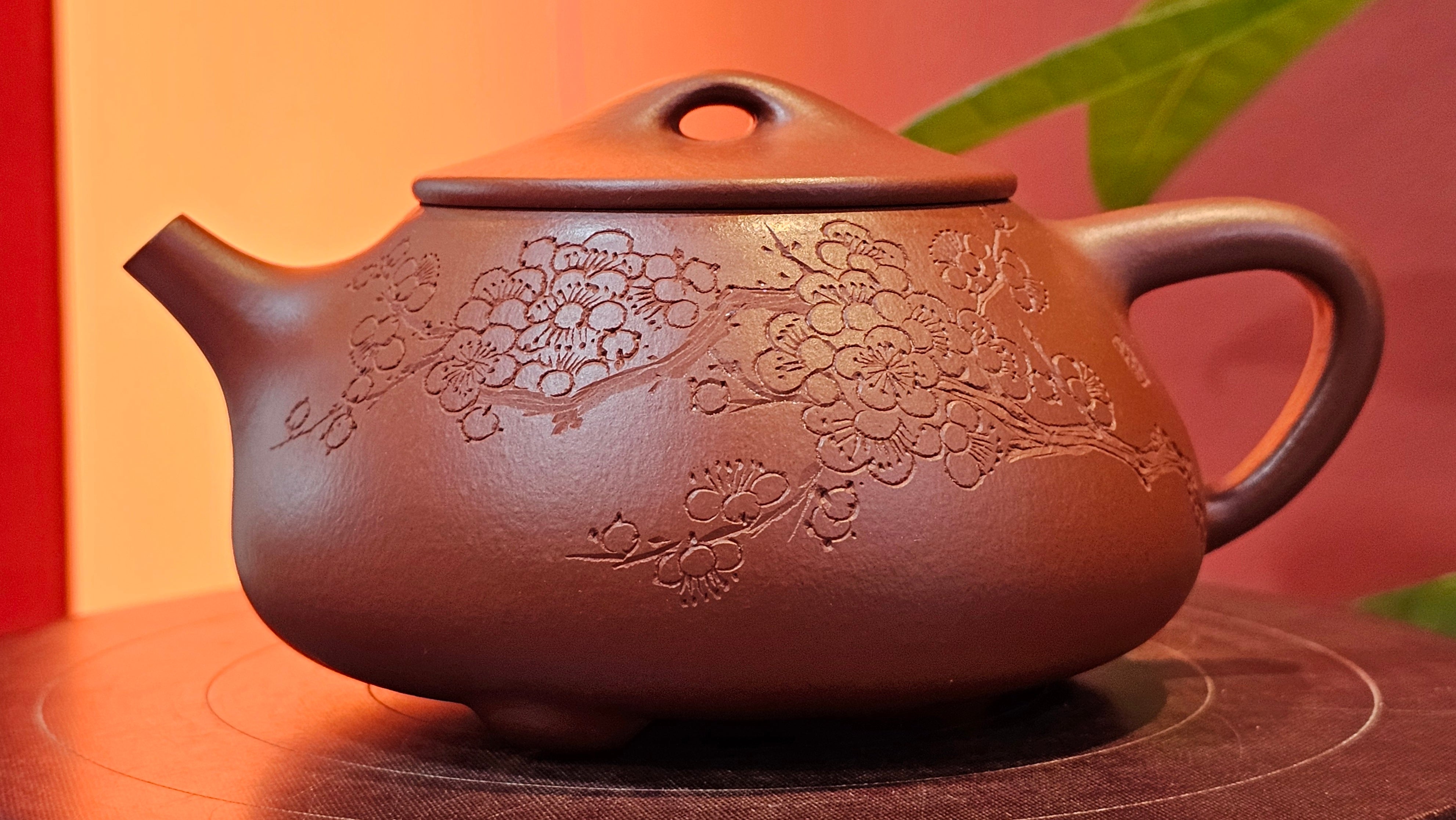 Jing Zhou Shi Piao 景舟石瓢, 257.3ml, Xiao Mei Yao Zhu Ni 小煤窑朱泥, by Craftsman Wang Xing 王兴; "暗香疏影" and Plum Blossoms Engraving by Craftsman Yi De Shu 一德书 ~ Congratulations to Mr K.F.! 1455hrs 17th August 2025, Chamblee, GA!