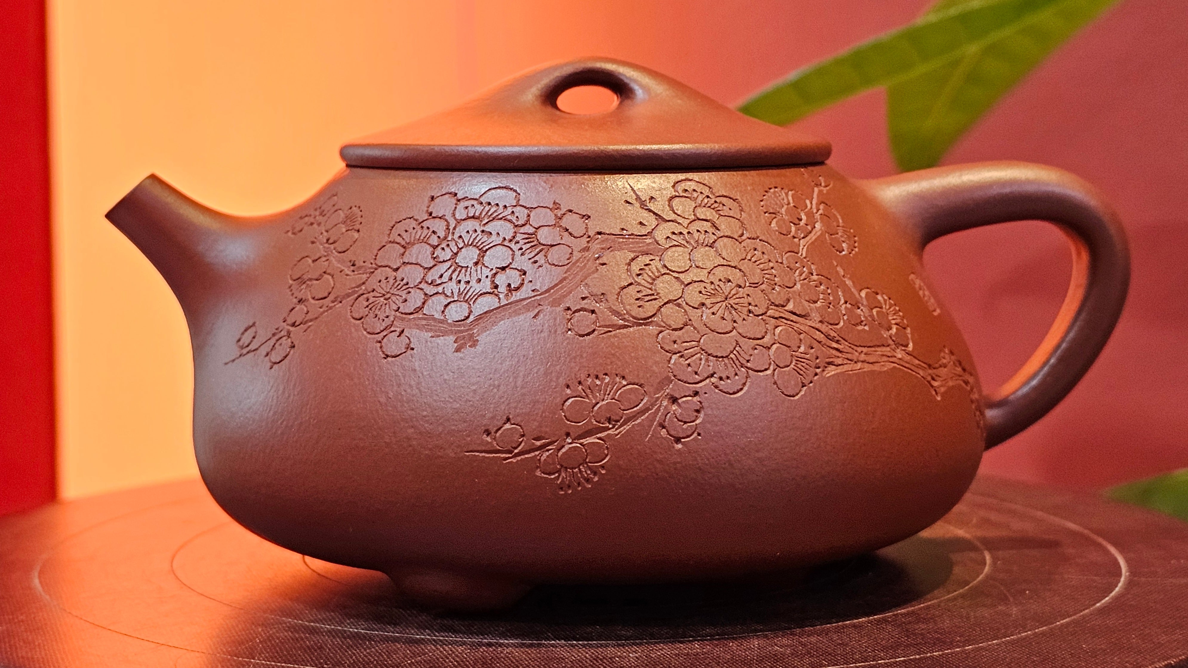 Jing Zhou Shi Piao 景舟石瓢, 257.3ml, Xiao Mei Yao Zhu Ni 小煤窑朱泥, by Craftsman Wang Xing 王兴; "暗香疏影" and Plum Blossoms Engraving by Craftsman Yi De Shu 一德书 ~ Congratulations to Mr K.F.! 1455hrs 17th August 2025, Chamblee, GA!