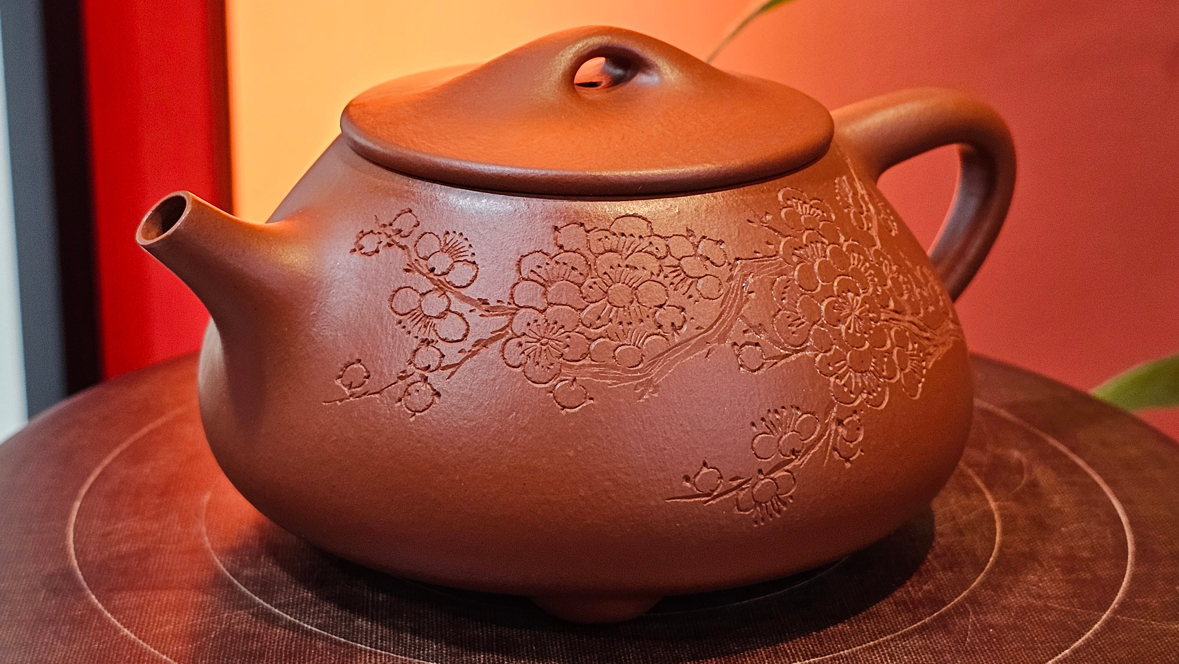 Jing Zhou Shi Piao 景舟石瓢, 257.3ml, Xiao Mei Yao Zhu Ni 小煤窑朱泥, by Craftsman Wang Xing 王兴; "暗香疏影" and Plum Blossoms Engraving by Craftsman Yi De Shu 一德书 ~ Congratulations to Mr K.F.! 1455hrs 17th August 2025, Chamblee, GA!