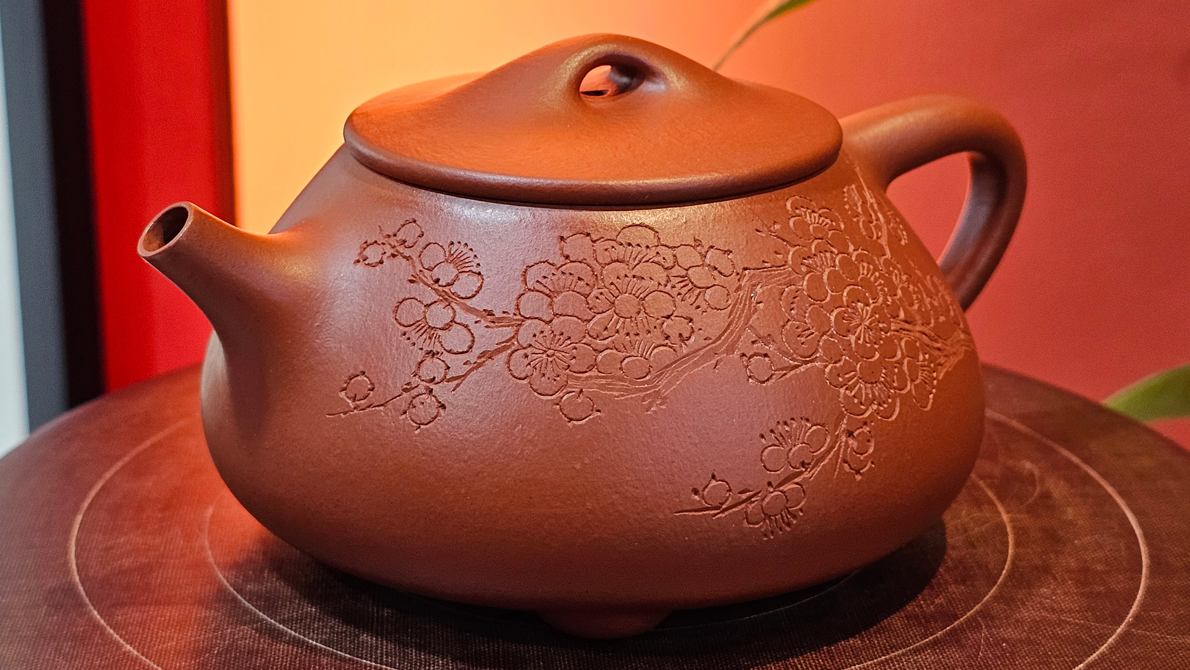 Jing Zhou Shi Piao 景舟石瓢, 257.3ml, Xiao Mei Yao Zhu Ni 小煤窑朱泥, by Craftsman Wang Xing 王兴; "暗香疏影" and Plum Blossoms Engraving by Craftsman Yi De Shu 一德书 ~ Congratulations to Mr K.F.! 1455hrs 17th August 2025, Chamblee, GA!