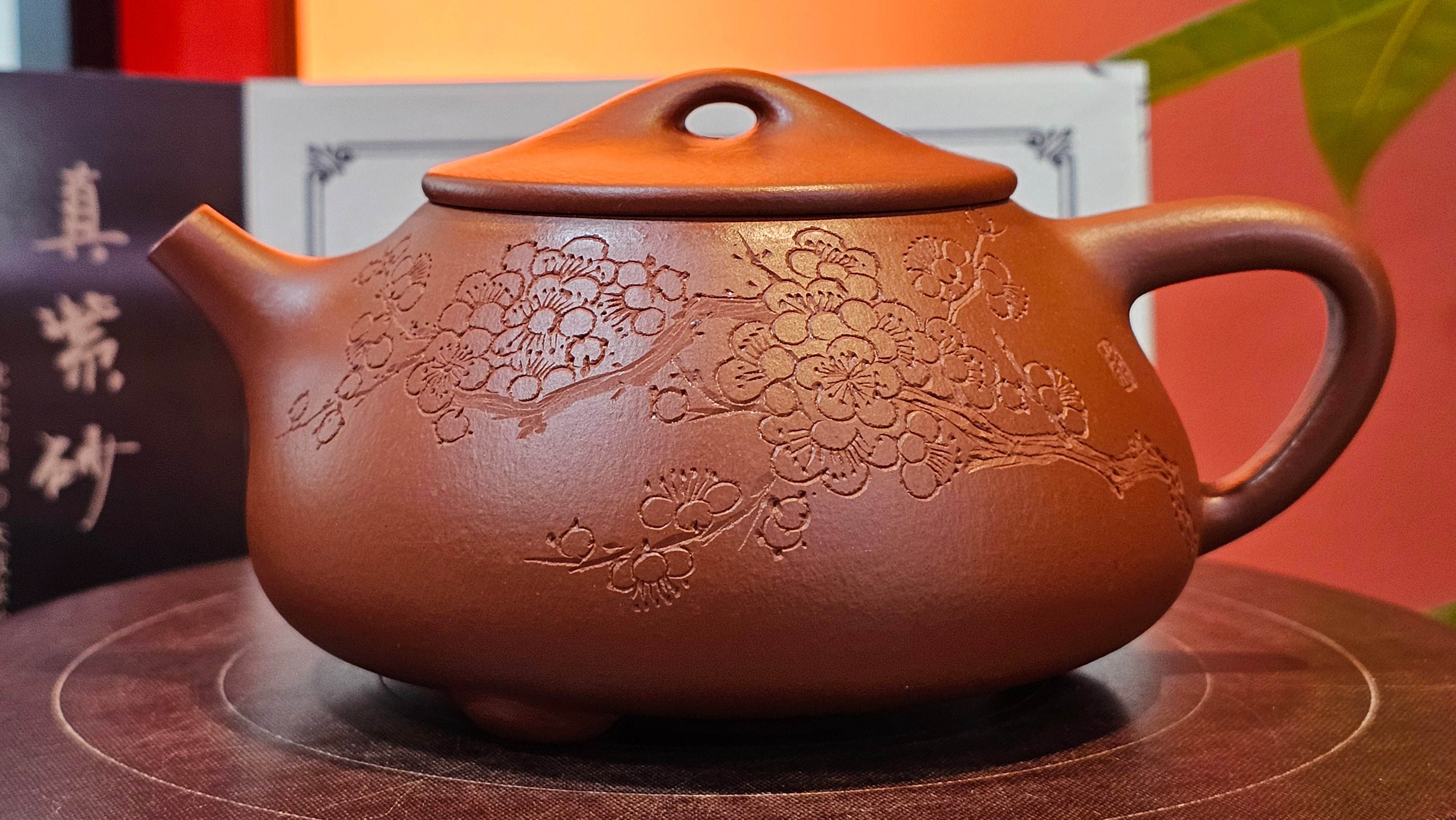 Jing Zhou Shi Piao 景舟石瓢, 257.3ml, Xiao Mei Yao Zhu Ni 小煤窑朱泥, by Craftsman Wang Xing 王兴; "暗香疏影" and Plum Blossoms Engraving by Craftsman Yi De Shu 一德书 ~ Congratulations to Mr K.F.! 1455hrs 17th August 2025, Chamblee, GA!
