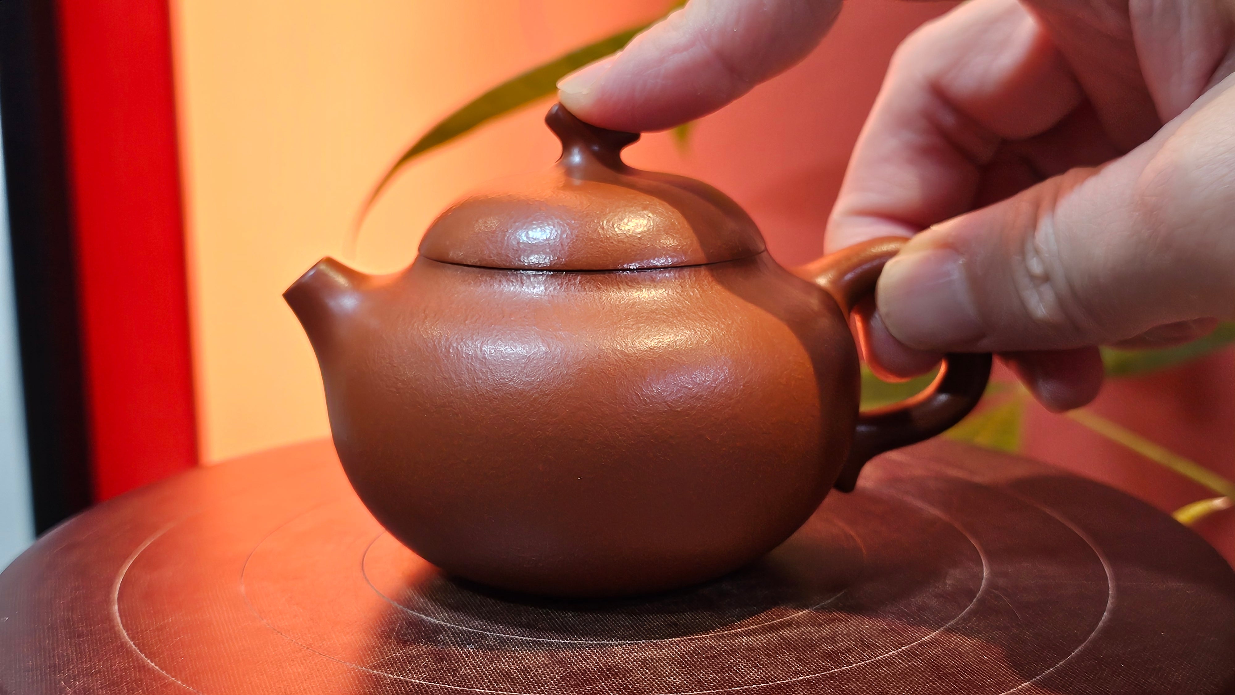 Qie Gua 茄瓜, 132.8ml, Xiao Mei Yao Zhu Ni 小煤窑朱泥,  by our Collaborative Craftsman Wang Hui 王慧, Poem Engraving by Craftsman 一德书 ~ Congratulations!to Mr D.D.! 2153hrs 27th August 2025! Jersey City, NJ!