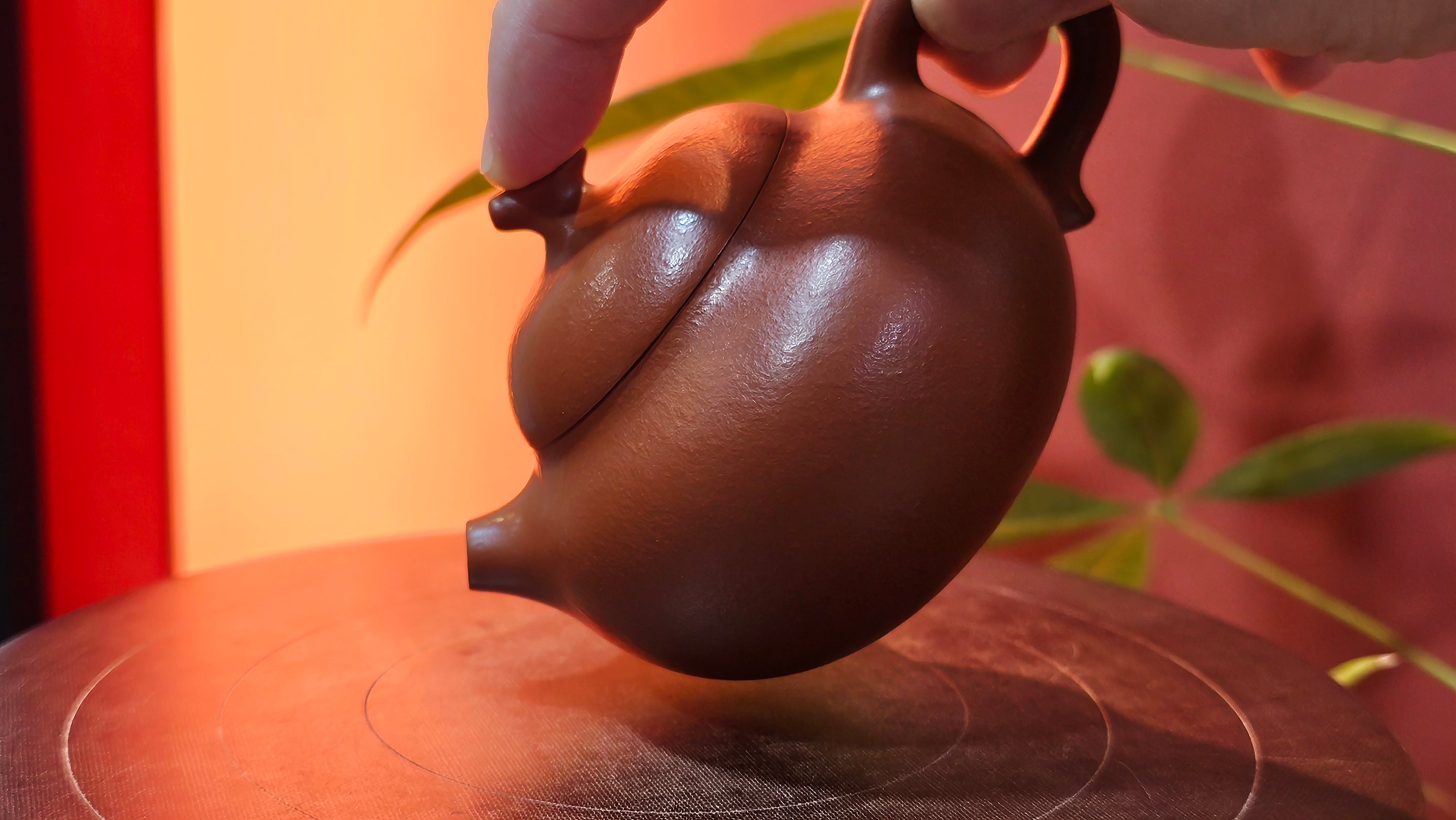 Qie Gua 茄瓜, 132.8ml, Xiao Mei Yao Zhu Ni 小煤窑朱泥,  by our Collaborative Craftsman Wang Hui 王慧, Poem Engraving by Craftsman 一德书 ~ Congratulations!to Mr D.D.! 2153hrs 27th August 2025! Jersey City, NJ!