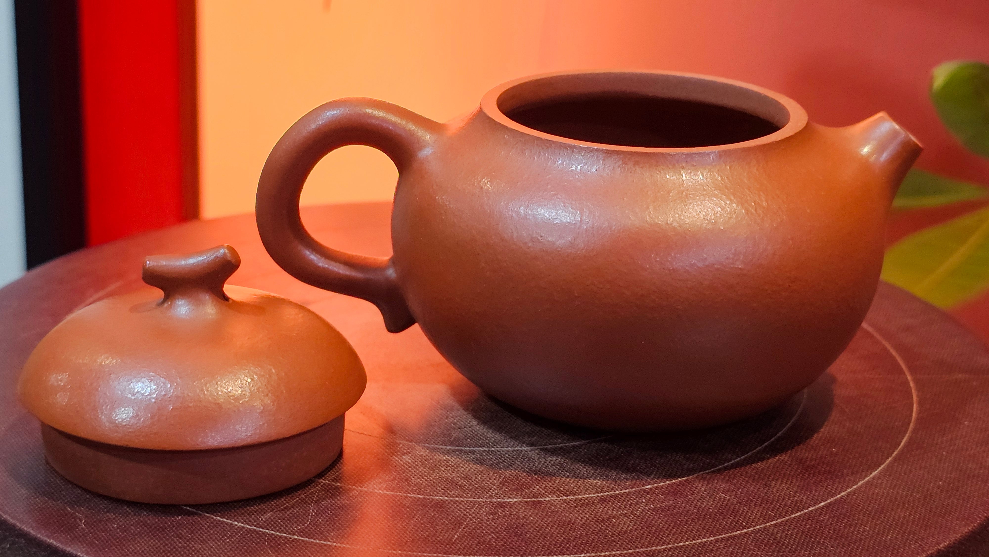 Qie Gua 茄瓜, 132.8ml, Xiao Mei Yao Zhu Ni 小煤窑朱泥,  by our Collaborative Craftsman Wang Hui 王慧, Poem Engraving by Craftsman 一德书 ~ Congratulations!to Mr D.D.! 2153hrs 27th August 2025! Jersey City, NJ!