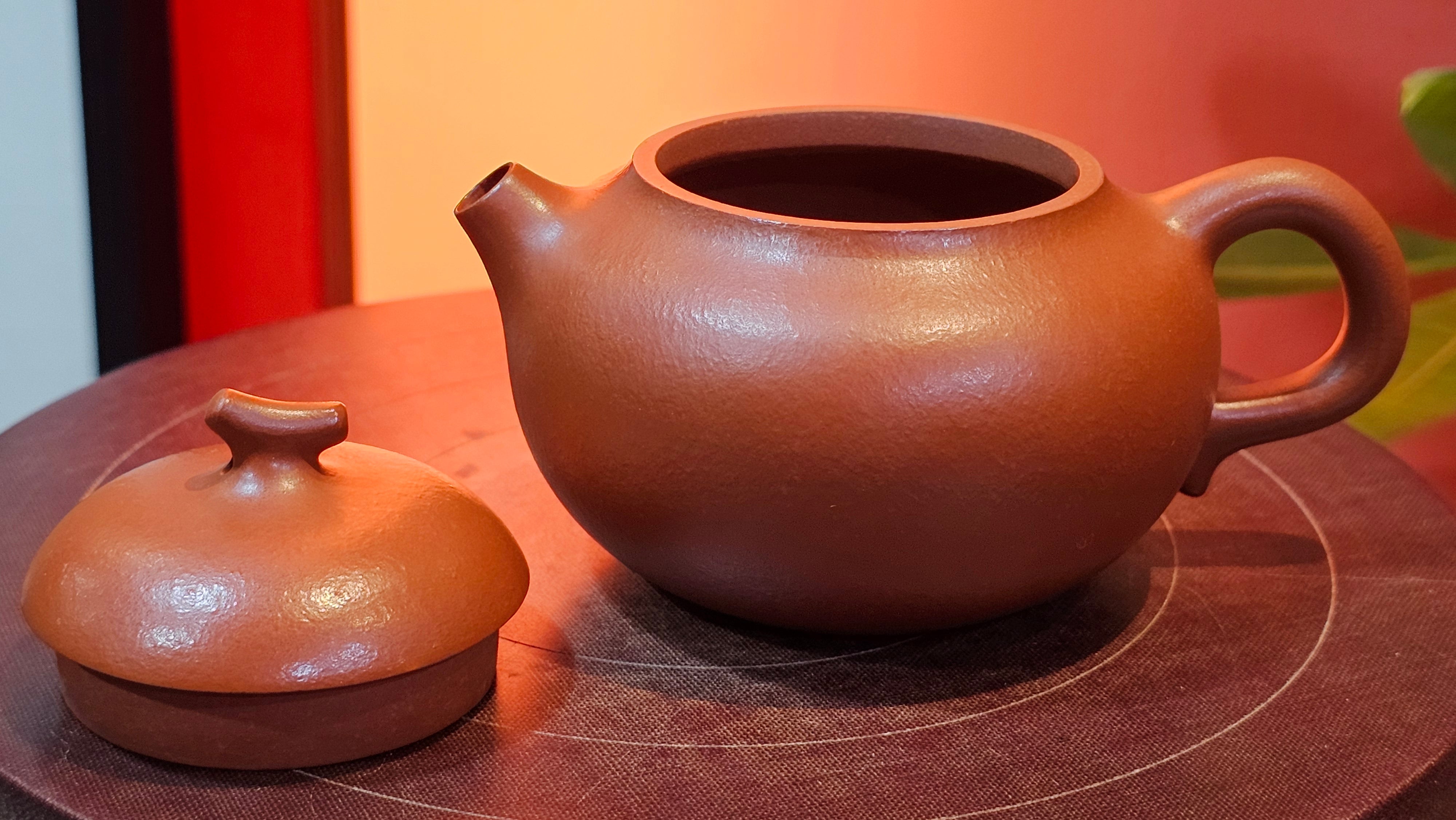 Qie Gua 茄瓜, 132.8ml, Xiao Mei Yao Zhu Ni 小煤窑朱泥,  by our Collaborative Craftsman Wang Hui 王慧, Poem Engraving by Craftsman 一德书 ~ Congratulations!to Mr D.D.! 2153hrs 27th August 2025! Jersey City, NJ!