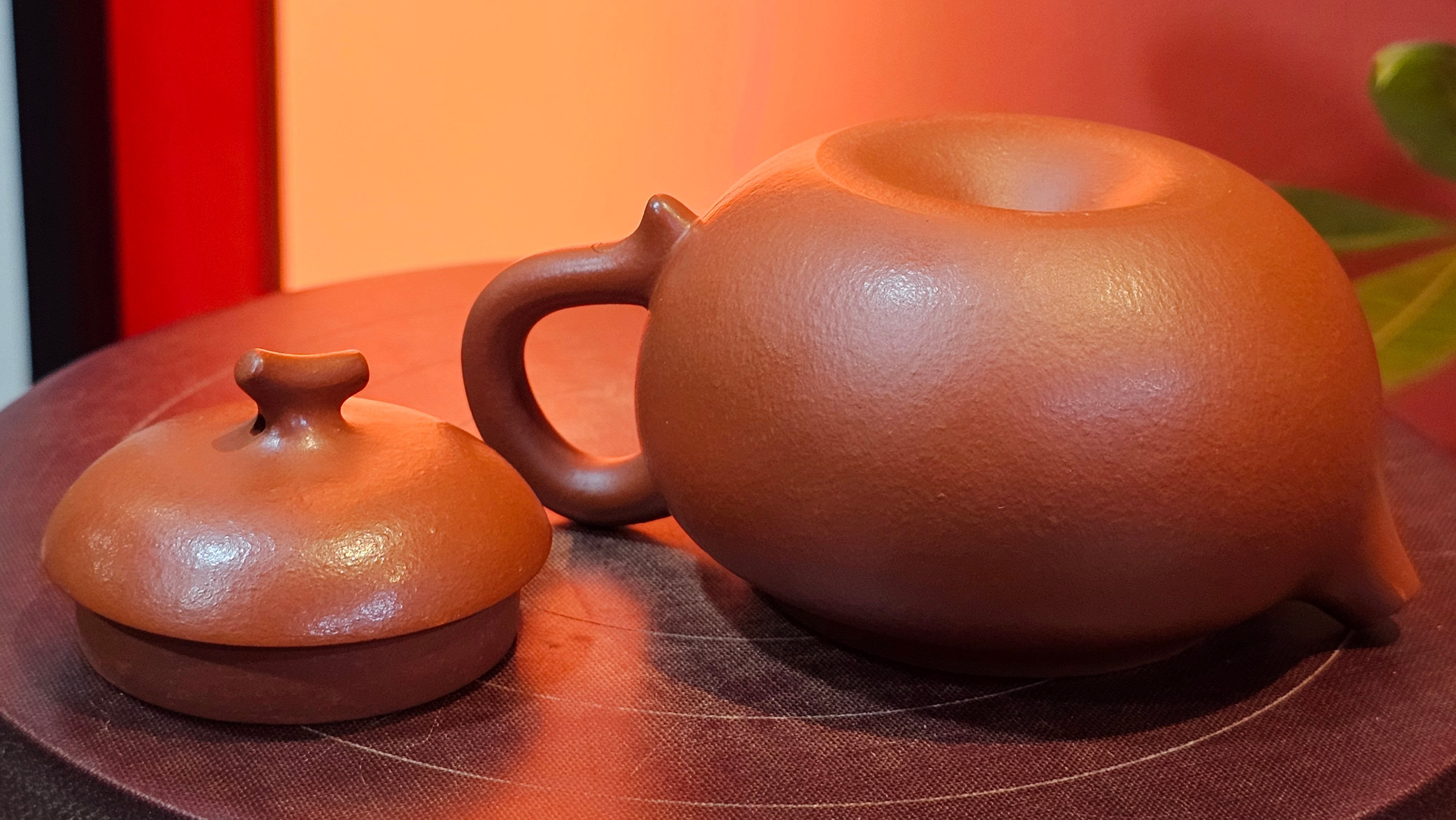 Qie Gua 茄瓜, 132.8ml, Xiao Mei Yao Zhu Ni 小煤窑朱泥,  by our Collaborative Craftsman Wang Hui 王慧, Poem Engraving by Craftsman 一德书 ~ Congratulations!to Mr D.D.! 2153hrs 27th August 2025! Jersey City, NJ!