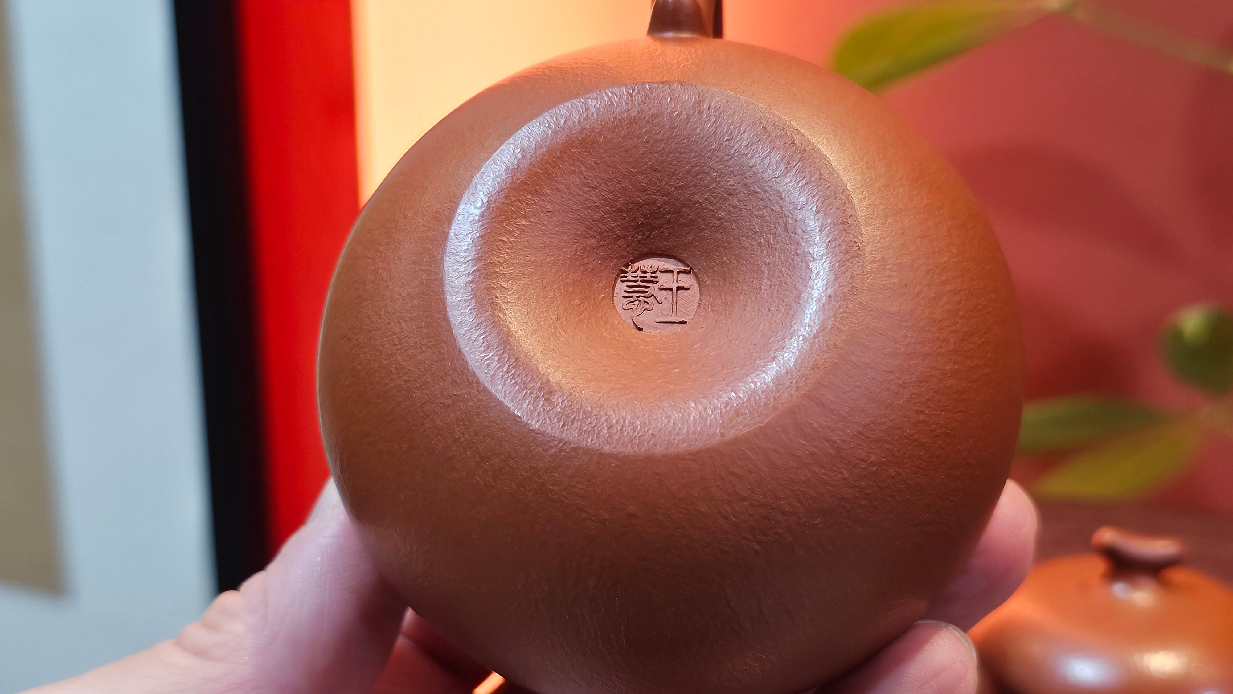 Qie Gua 茄瓜, 132.8ml, Xiao Mei Yao Zhu Ni 小煤窑朱泥,  by our Collaborative Craftsman Wang Hui 王慧, Poem Engraving by Craftsman 一德书 ~ Congratulations!to Mr D.D.! 2153hrs 27th August 2025! Jersey City, NJ!