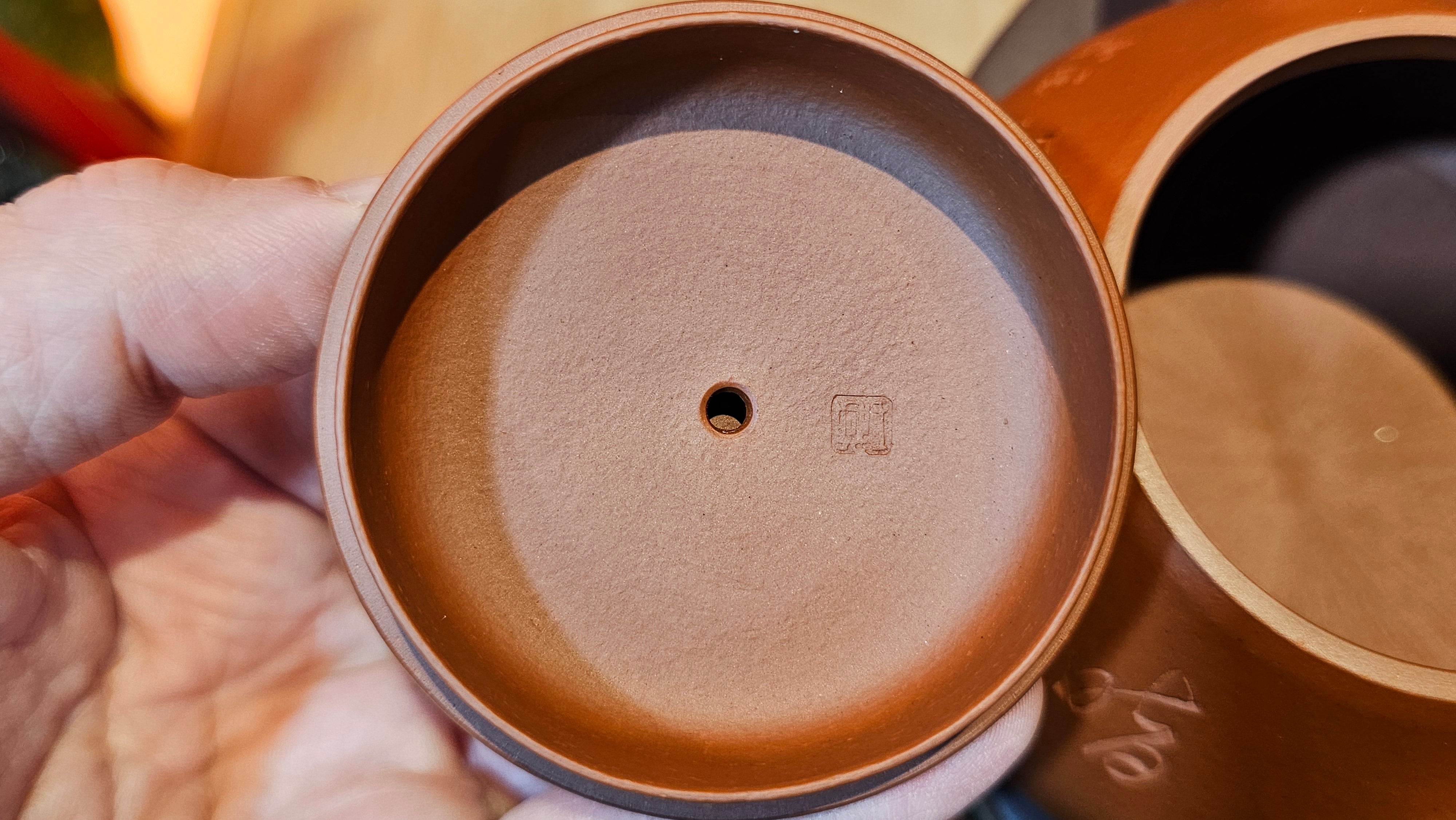 Jing Zhou Shi Piao 景舟石瓢, 257.3ml, Xiao Mei Yao Zhu Ni 小煤窑朱泥, by Craftsman Wang Xing 王兴; "暗香疏影" and Plum Blossoms Engraving by Craftsman Yi De Shu 一德书 ~ Congratulations to Mr K.F.! 1455hrs 17th August 2025, Chamblee, GA!