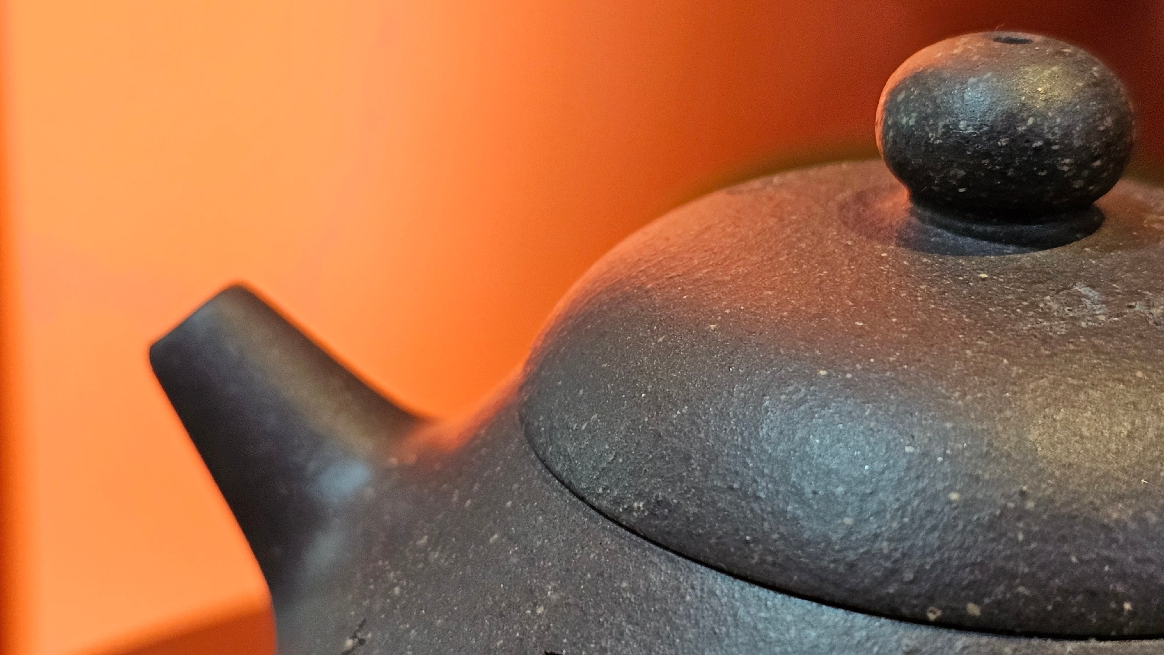 Du Zhi Hu《笃志壶》, 175.1ml, Hei Zi Ni 黑紫泥, by our Craftsman Zhang Huan 张欢, Calligraphy and Plum Blossoms Engraving by Craftsman Yi Cheng 逸成 ~ Congratulations!to Mr T.J.! 0909hrs 17th August 2025, Oulu! Finland 🇫🇮.