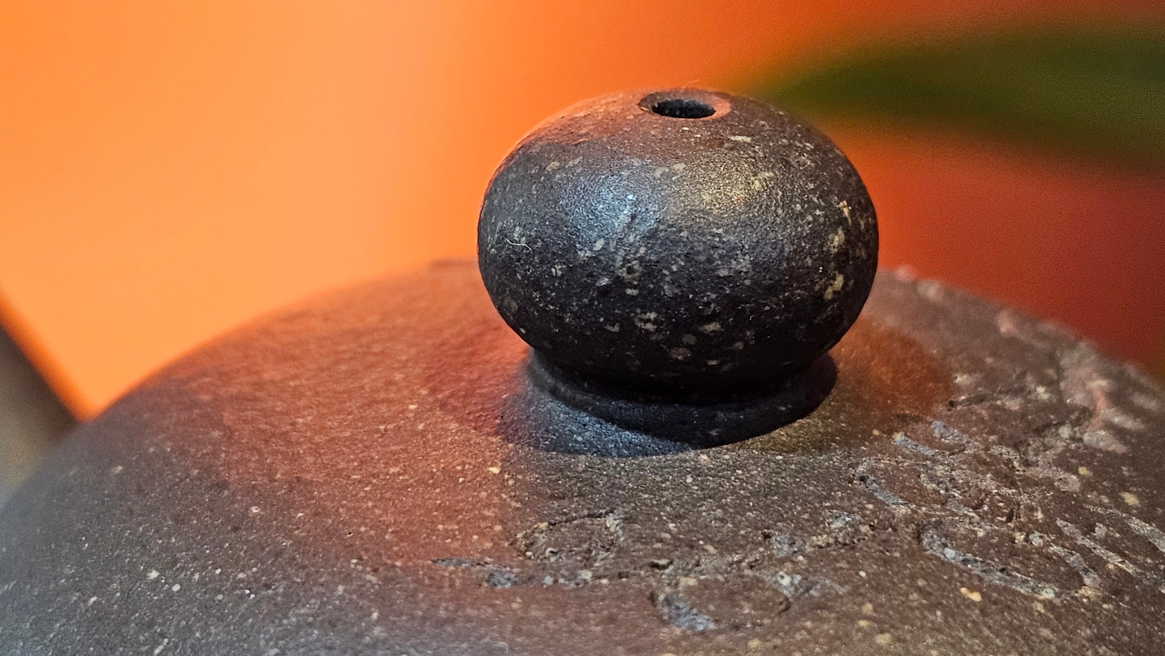 Du Zhi Hu《笃志壶》, 175.1ml, Hei Zi Ni 黑紫泥, by our Craftsman Zhang Huan 张欢, Calligraphy and Plum Blossoms Engraving by Craftsman Yi Cheng 逸成 ~ Congratulations!to Mr T.J.! 0909hrs 17th August 2025, Oulu! Finland 🇫🇮.