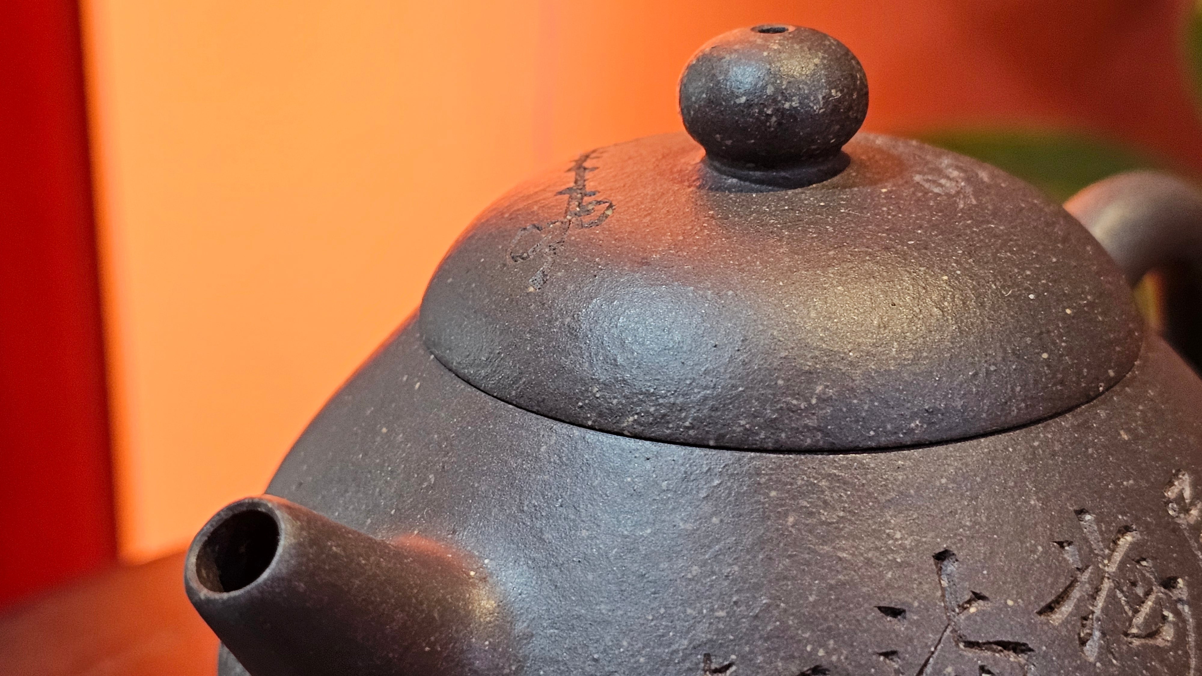 Du Zhi Hu《笃志壶》, 175.1ml, Hei Zi Ni 黑紫泥, by our Craftsman Zhang Huan 张欢, Calligraphy and Plum Blossoms Engraving by Craftsman Yi Cheng 逸成 ~ Congratulations!to Mr T.J.! 0909hrs 17th August 2025, Oulu! Finland 🇫🇮.