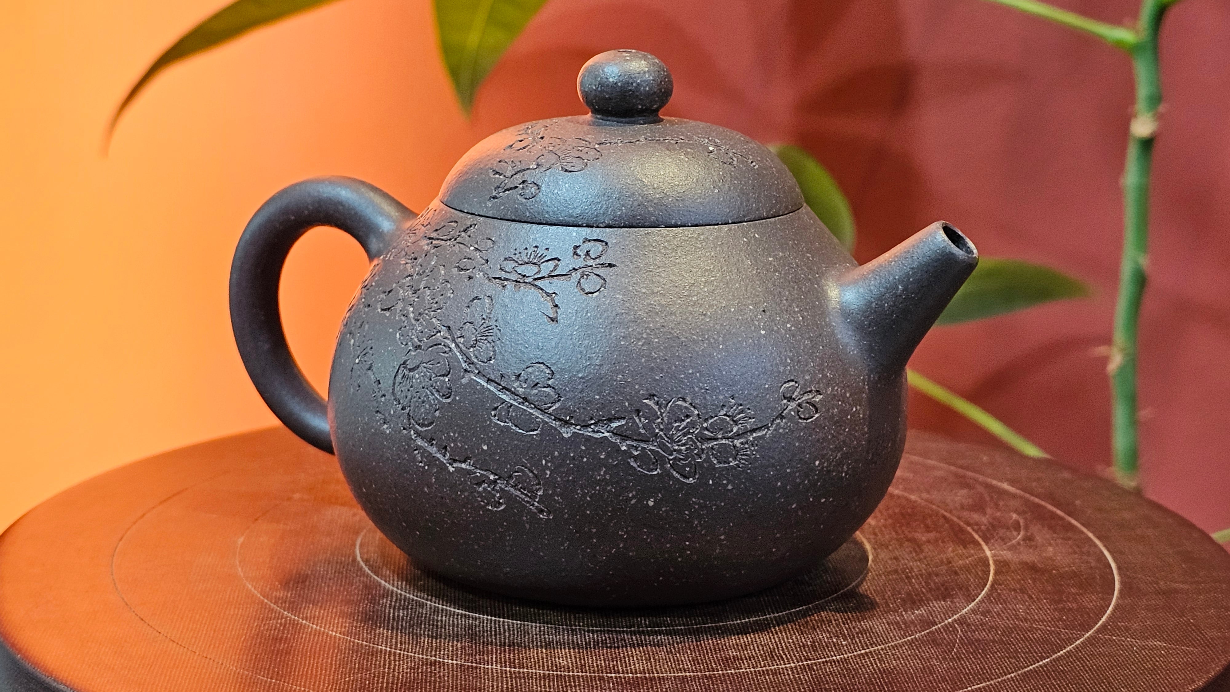 Du Zhi Hu《笃志壶》, 175.1ml, Hei Zi Ni 黑紫泥, by our Craftsman Zhang Huan 张欢, Calligraphy and Plum Blossoms Engraving by Craftsman Yi Cheng 逸成 ~ Congratulations!to Mr T.J.! 0909hrs 17th August 2025, Oulu! Finland 🇫🇮.