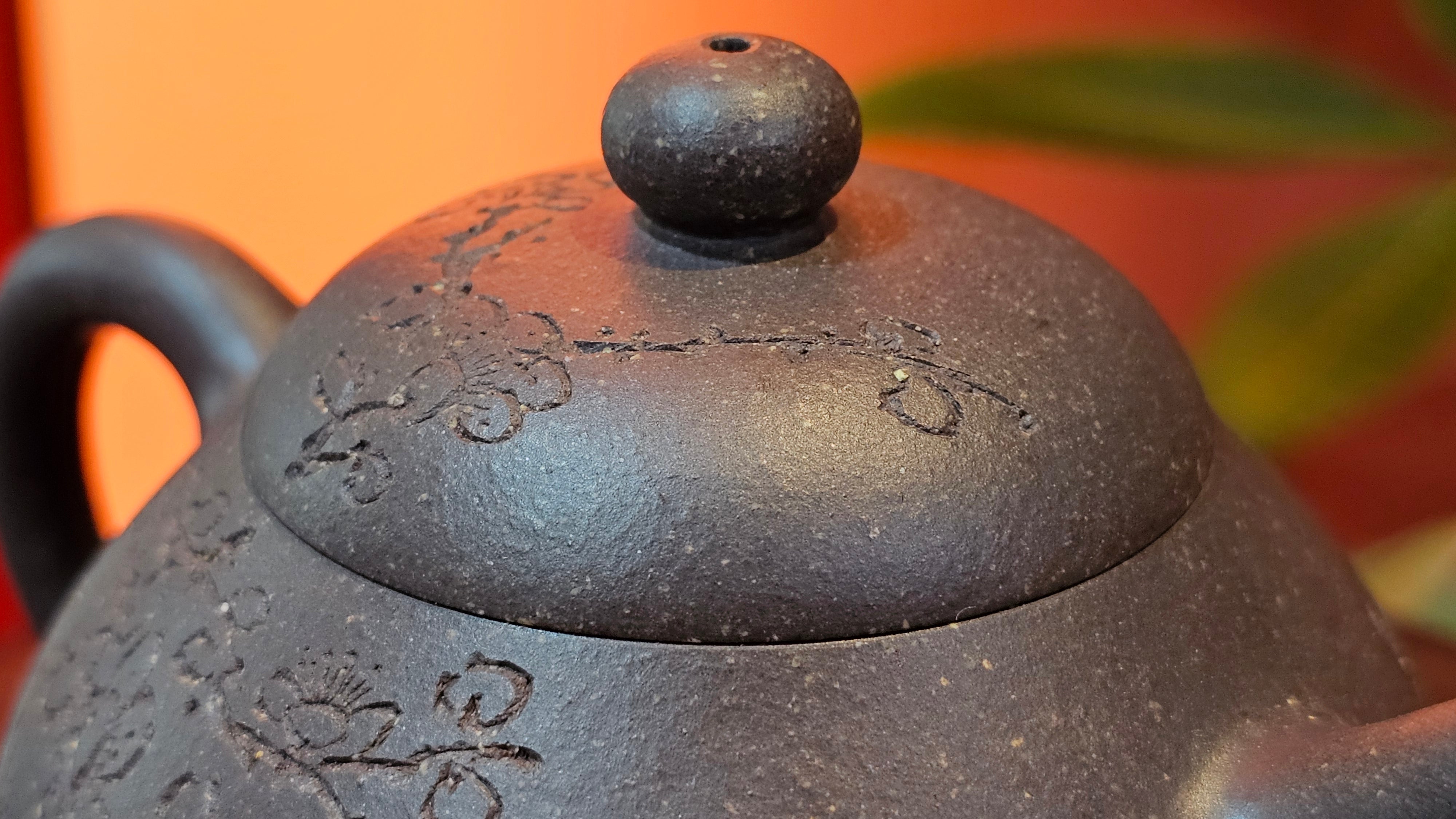 Du Zhi Hu《笃志壶》, 175.1ml, Hei Zi Ni 黑紫泥, by our Craftsman Zhang Huan 张欢, Calligraphy and Plum Blossoms Engraving by Craftsman Yi Cheng 逸成 ~ Congratulations!to Mr T.J.! 0909hrs 17th August 2025, Oulu! Finland 🇫🇮.