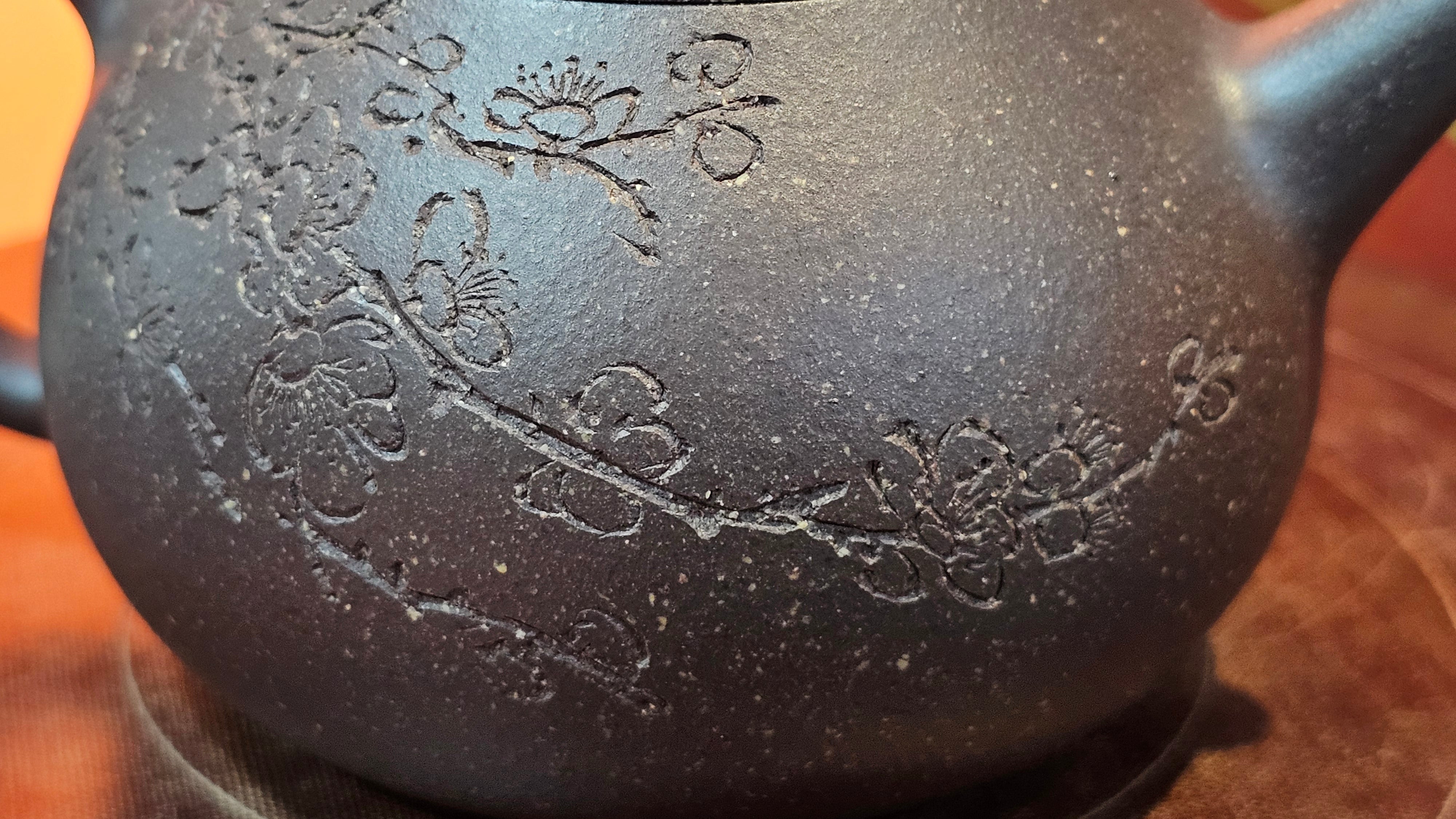 Du Zhi Hu《笃志壶》, 175.1ml, Hei Zi Ni 黑紫泥, by our Craftsman Zhang Huan 张欢, Calligraphy and Plum Blossoms Engraving by Craftsman Yi Cheng 逸成 ~ Congratulations!to Mr T.J.! 0909hrs 17th August 2025, Oulu! Finland 🇫🇮.