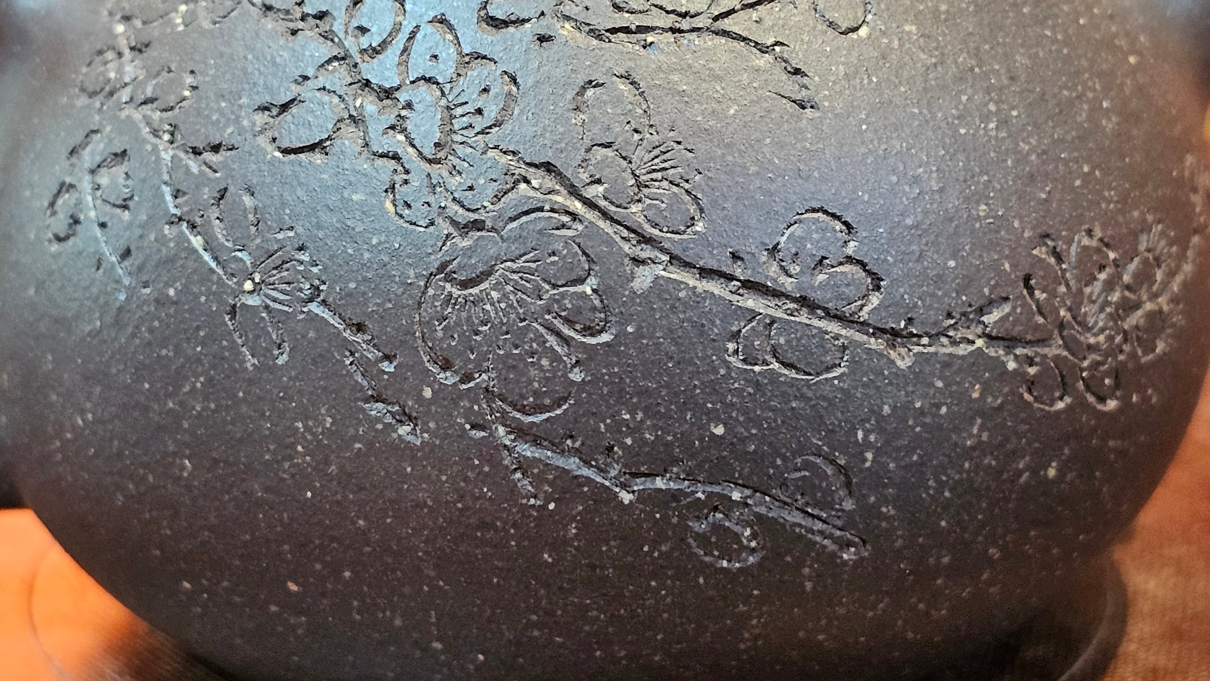 Du Zhi Hu《笃志壶》, 175.1ml, Hei Zi Ni 黑紫泥, by our Craftsman Zhang Huan 张欢, Calligraphy and Plum Blossoms Engraving by Craftsman Yi Cheng 逸成 ~ Congratulations!to Mr T.J.! 0909hrs 17th August 2025, Oulu! Finland 🇫🇮.