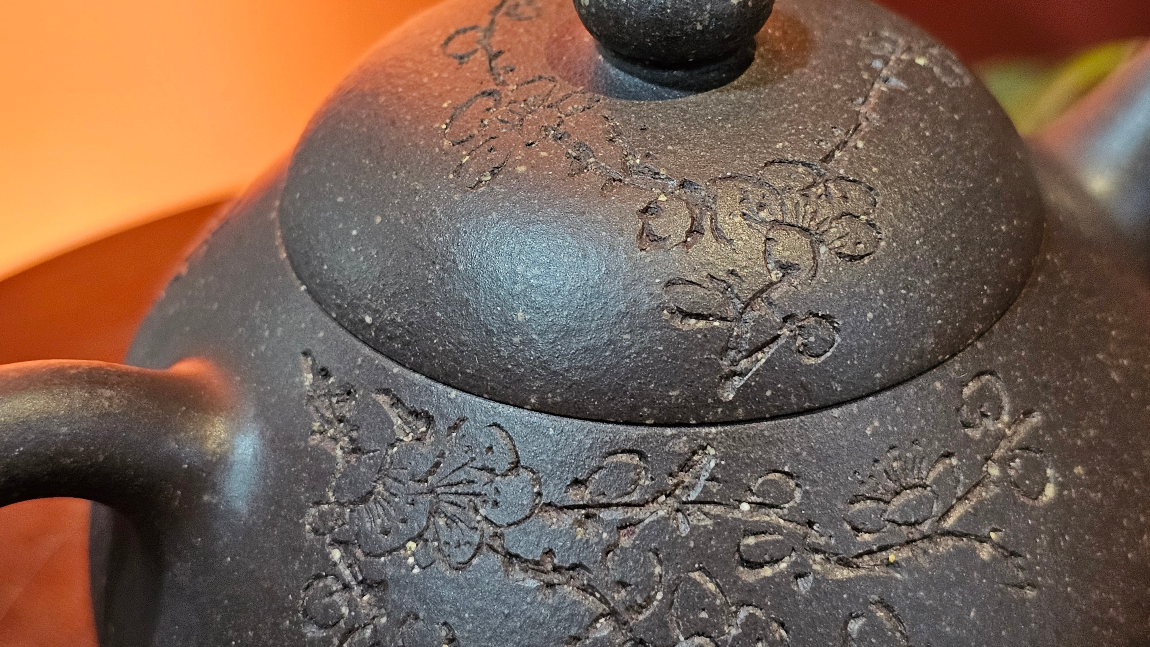 Du Zhi Hu《笃志壶》, 175.1ml, Hei Zi Ni 黑紫泥, by our Craftsman Zhang Huan 张欢, Calligraphy and Plum Blossoms Engraving by Craftsman Yi Cheng 逸成 ~ Congratulations!to Mr T.J.! 0909hrs 17th August 2025, Oulu! Finland 🇫🇮.