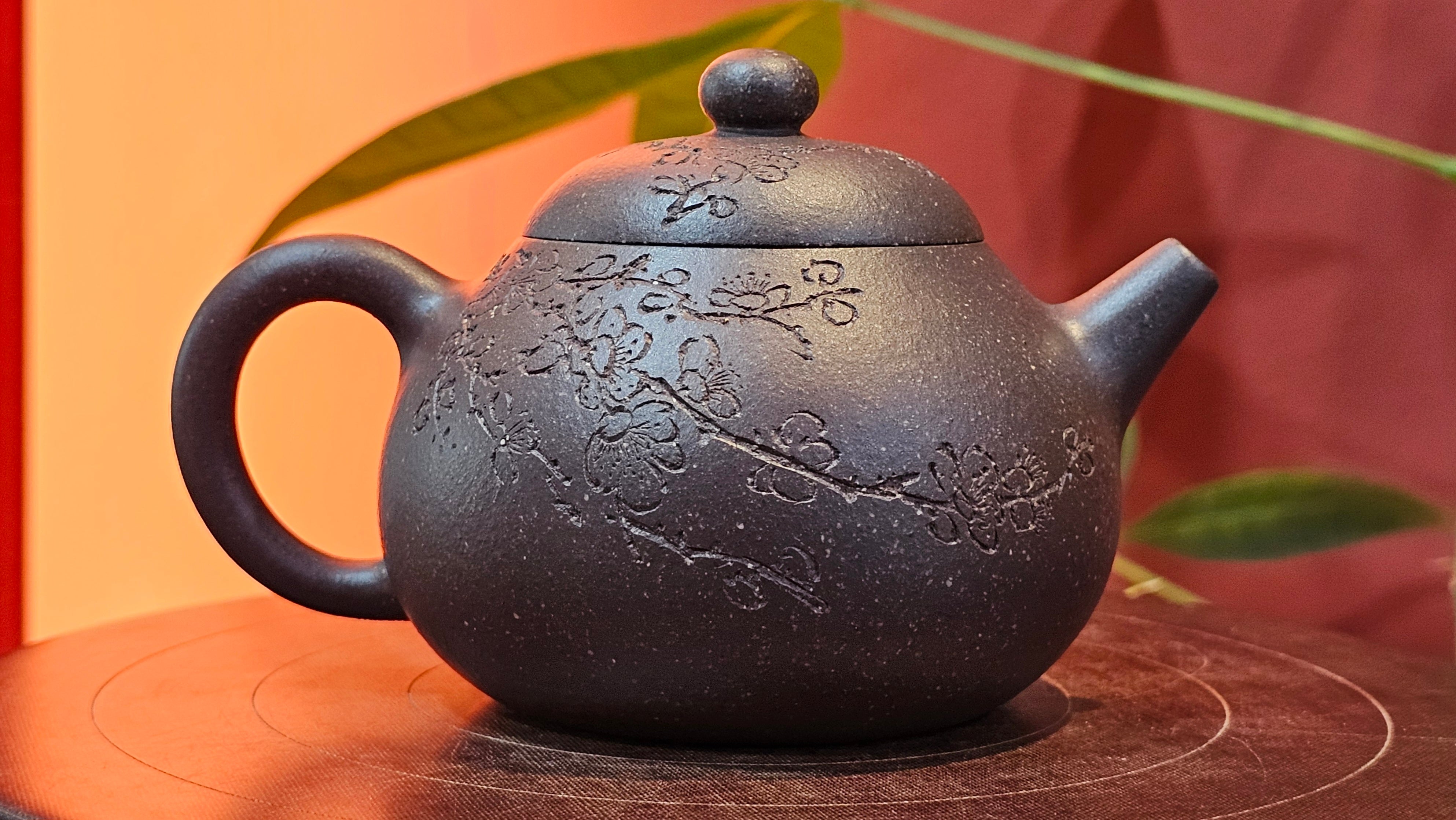 Du Zhi Hu《笃志壶》, 175.1ml, Hei Zi Ni 黑紫泥, by our Craftsman Zhang Huan 张欢, Calligraphy and Plum Blossoms Engraving by Craftsman Yi Cheng 逸成 ~ Congratulations!to Mr T.J.! 0909hrs 17th August 2025, Oulu! Finland 🇫🇮.