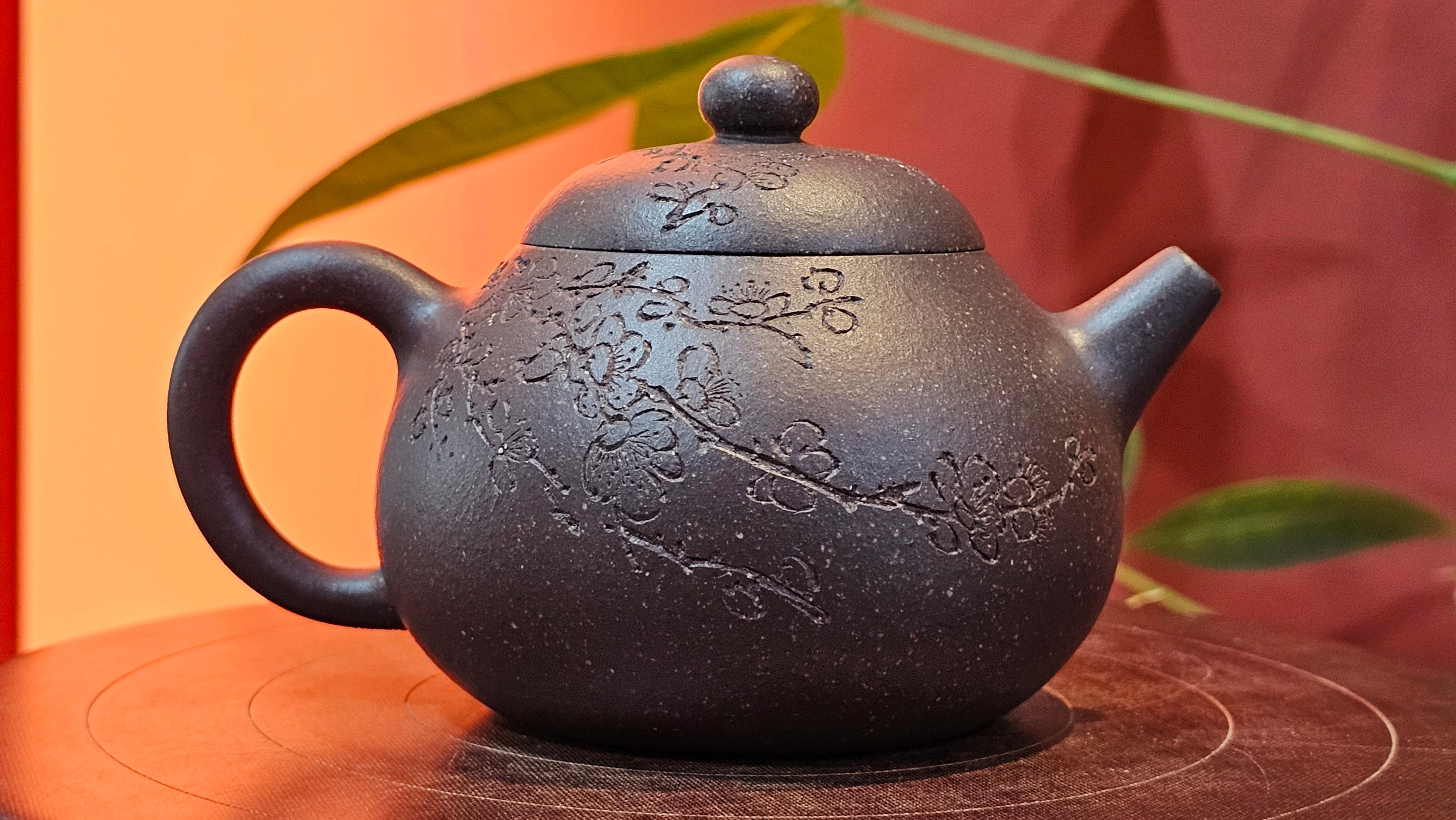 Du Zhi Hu《笃志壶》, 175.1ml, Hei Zi Ni 黑紫泥, by our Craftsman Zhang Huan 张欢, Calligraphy and Plum Blossoms Engraving by Craftsman Yi Cheng 逸成 ~ Congratulations!to Mr T.J.! 0909hrs 17th August 2025, Oulu! Finland 🇫🇮.