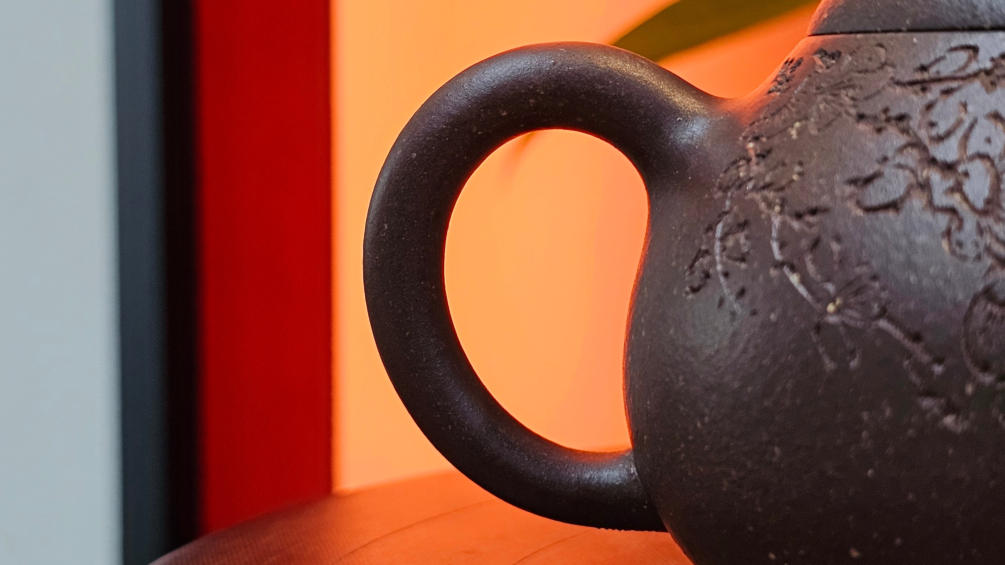 Du Zhi Hu《笃志壶》, 175.1ml, Hei Zi Ni 黑紫泥, by our Craftsman Zhang Huan 张欢, Calligraphy and Plum Blossoms Engraving by Craftsman Yi Cheng 逸成 ~ Congratulations!to Mr T.J.! 0909hrs 17th August 2025, Oulu! Finland 🇫🇮.