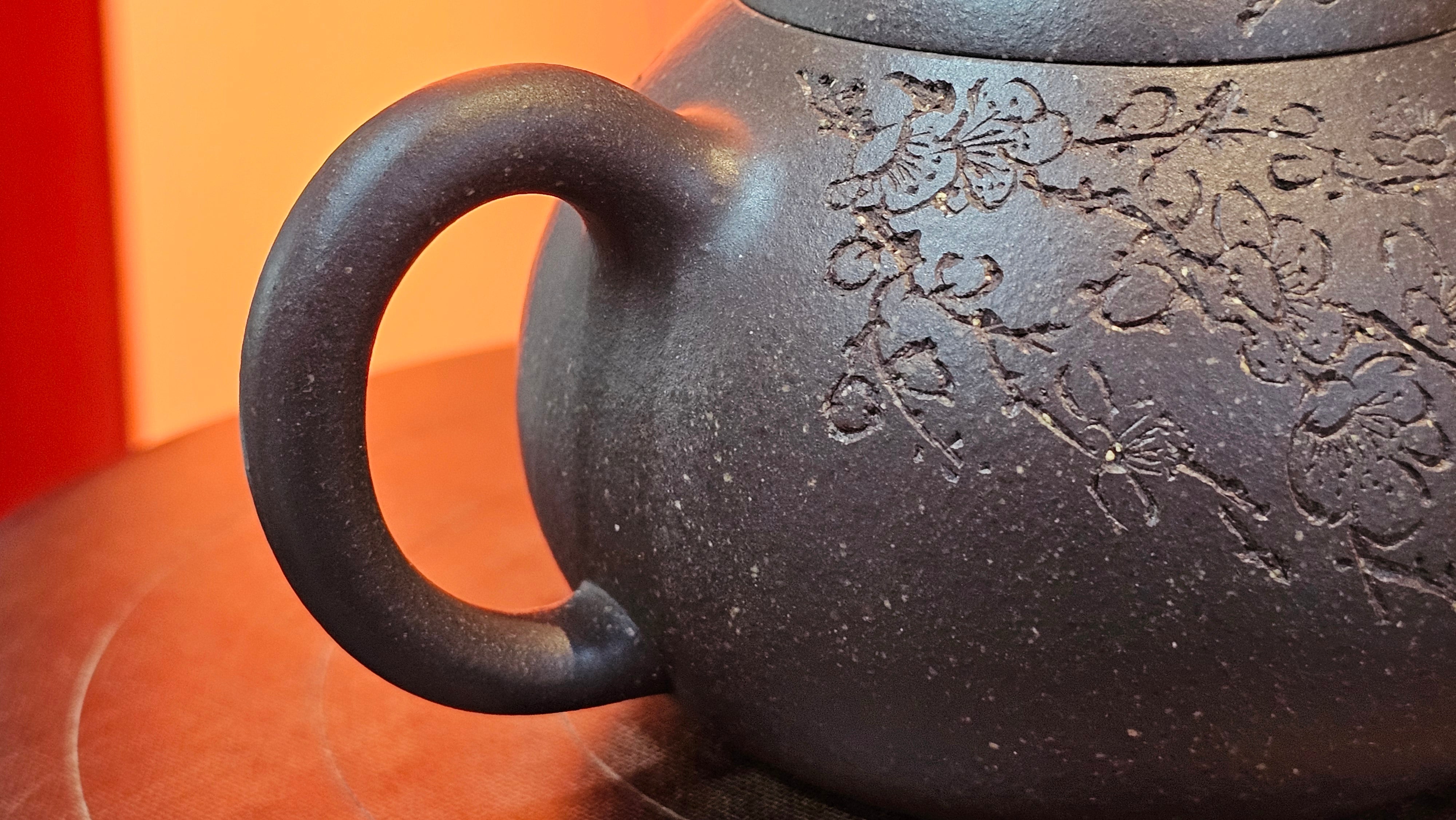 Du Zhi Hu《笃志壶》, 175.1ml, Hei Zi Ni 黑紫泥, by our Craftsman Zhang Huan 张欢, Calligraphy and Plum Blossoms Engraving by Craftsman Yi Cheng 逸成 ~ Congratulations!to Mr T.J.! 0909hrs 17th August 2025, Oulu! Finland 🇫🇮.