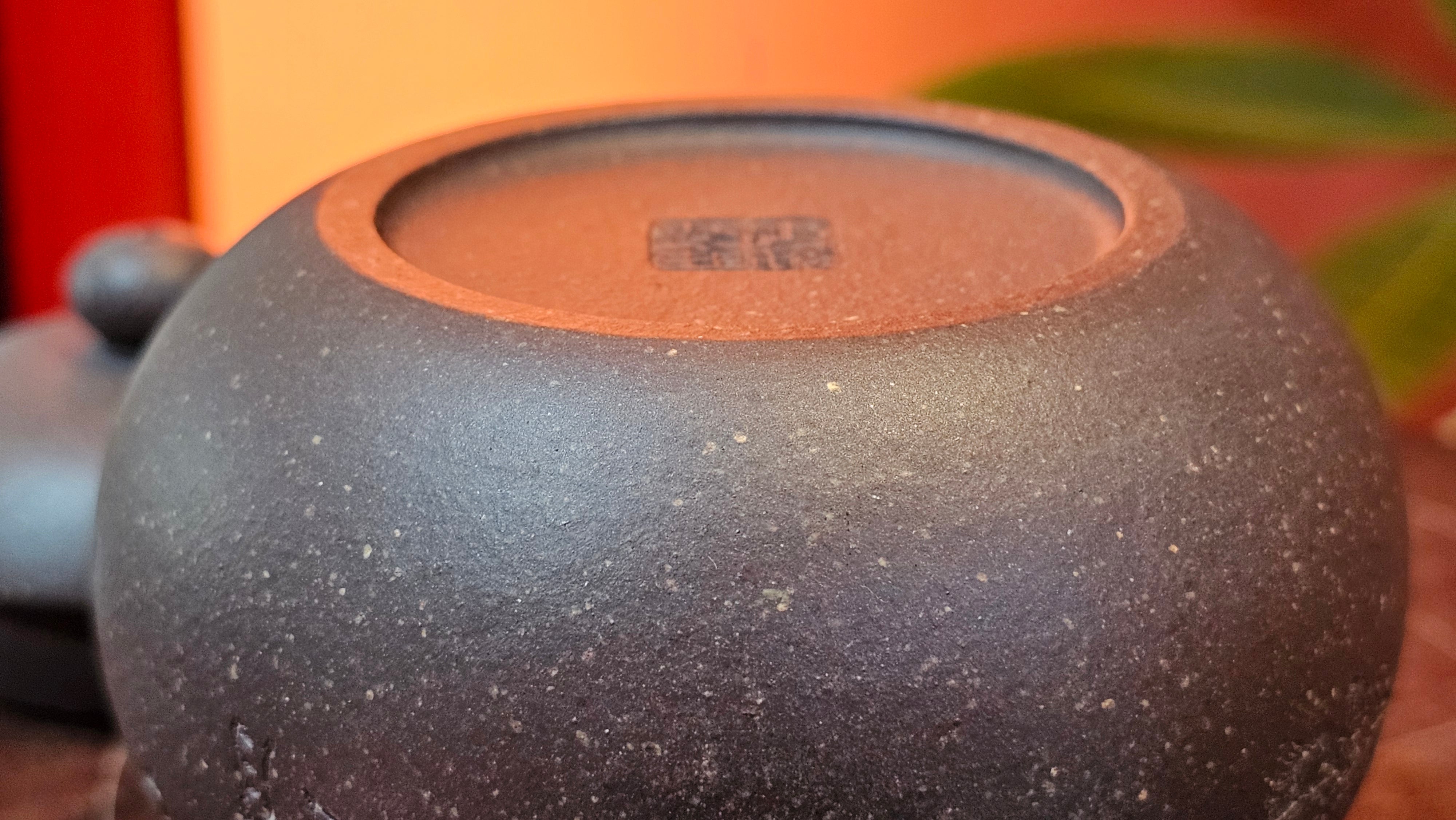 Du Zhi Hu《笃志壶》, 175.1ml, Hei Zi Ni 黑紫泥, by our Craftsman Zhang Huan 张欢, Calligraphy and Plum Blossoms Engraving by Craftsman Yi Cheng 逸成 ~ Congratulations!to Mr T.J.! 0909hrs 17th August 2025, Oulu! Finland 🇫🇮.