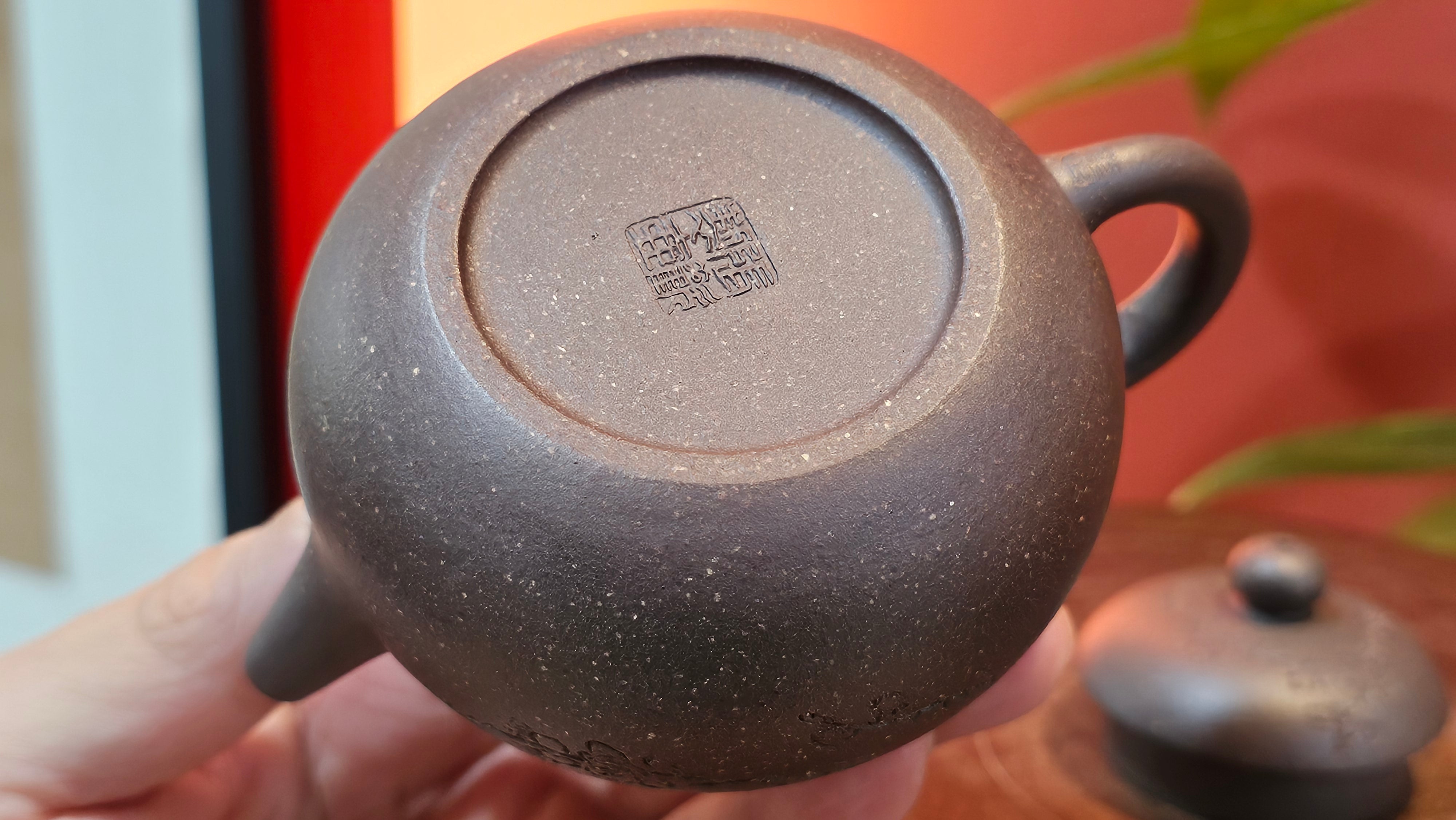 Du Zhi Hu《笃志壶》, 175.1ml, Hei Zi Ni 黑紫泥, by our Craftsman Zhang Huan 张欢, Calligraphy and Plum Blossoms Engraving by Craftsman Yi Cheng 逸成 ~ Congratulations!to Mr T.J.! 0909hrs 17th August 2025, Oulu! Finland 🇫🇮.