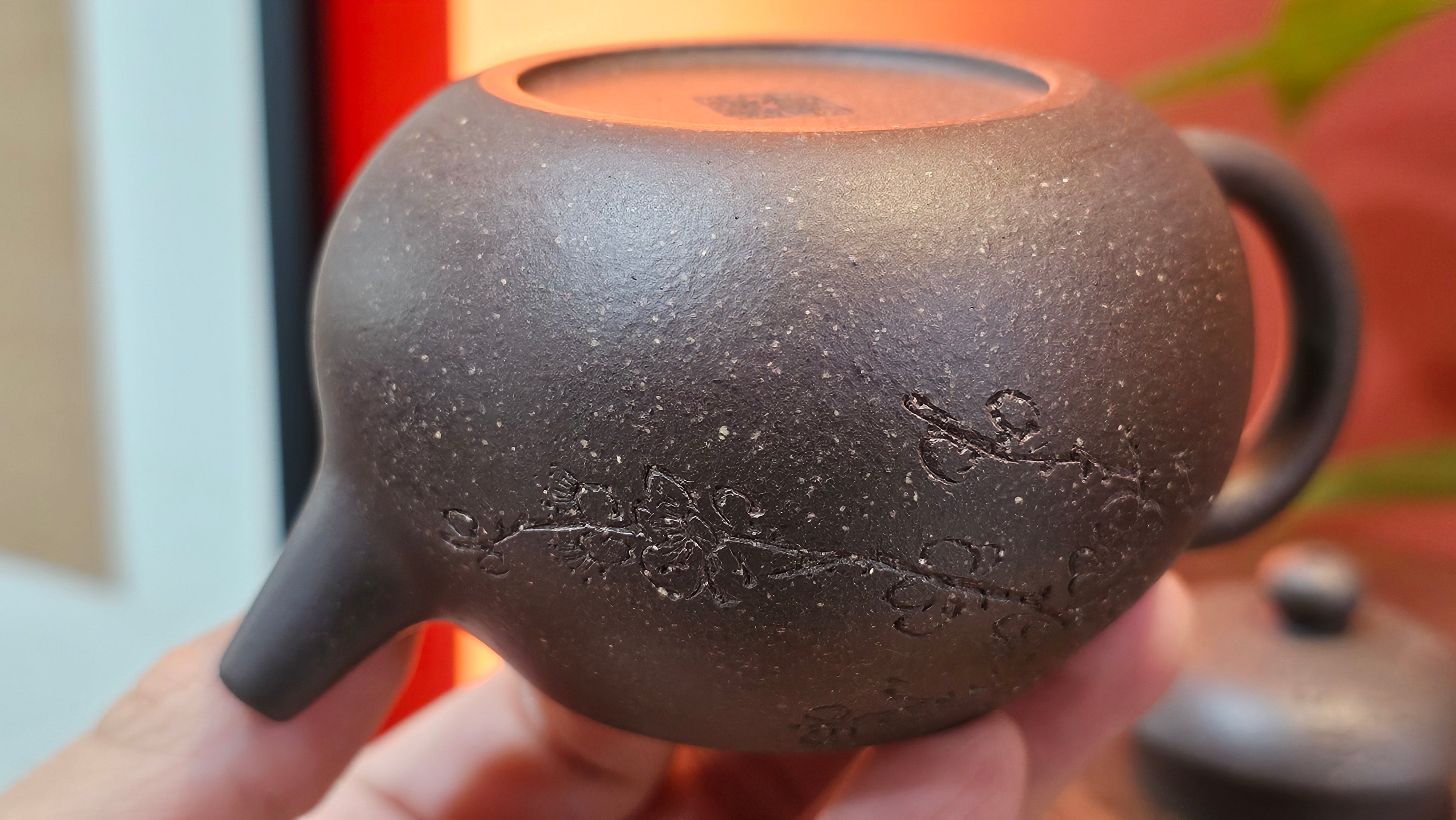 Du Zhi Hu《笃志壶》, 175.1ml, Hei Zi Ni 黑紫泥, by our Craftsman Zhang Huan 张欢, Calligraphy and Plum Blossoms Engraving by Craftsman Yi Cheng 逸成 ~ Congratulations!to Mr T.J.! 0909hrs 17th August 2025, Oulu! Finland 🇫🇮.