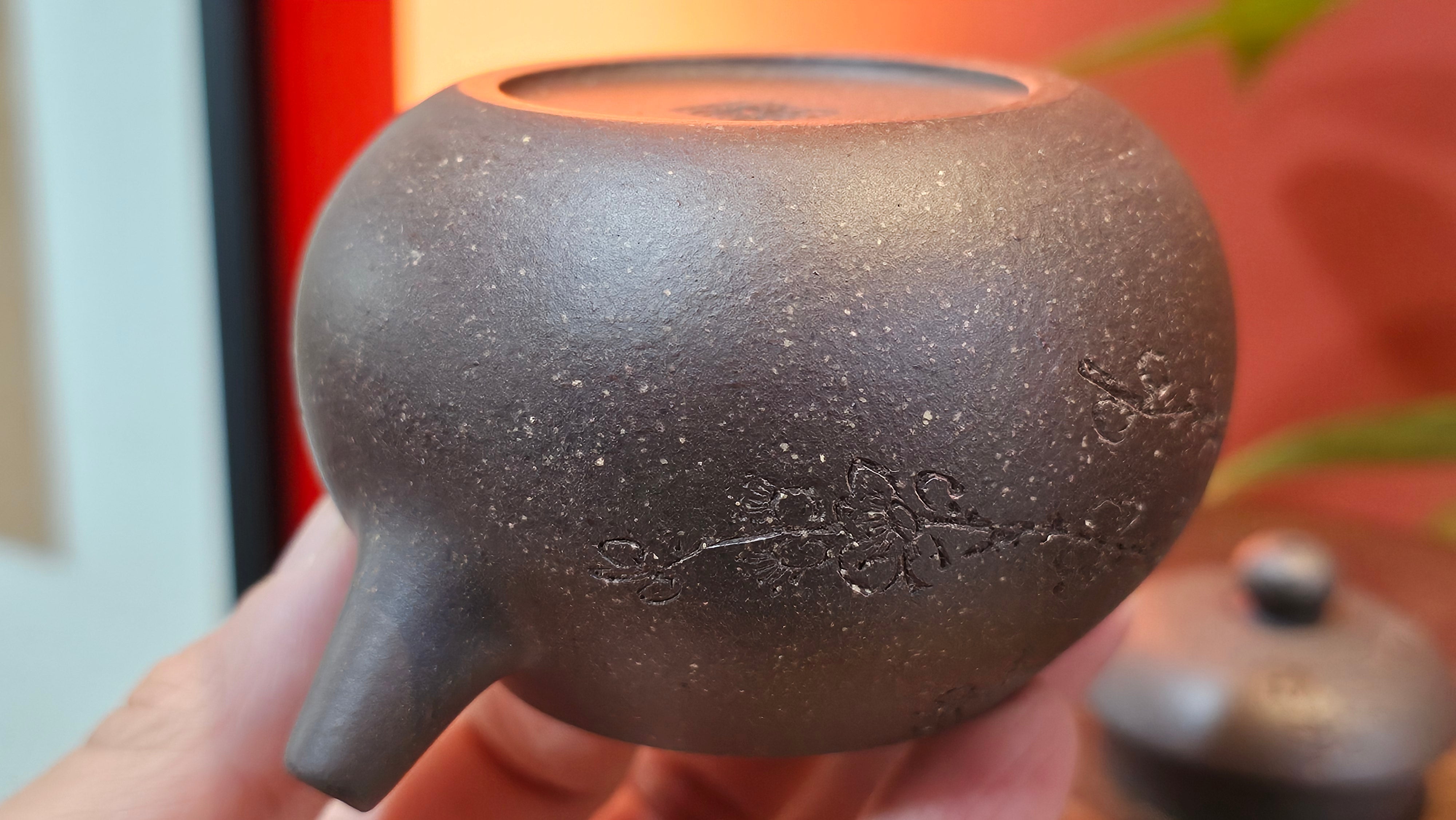 Du Zhi Hu《笃志壶》, 175.1ml, Hei Zi Ni 黑紫泥, by our Craftsman Zhang Huan 张欢, Calligraphy and Plum Blossoms Engraving by Craftsman Yi Cheng 逸成 ~ Congratulations!to Mr T.J.! 0909hrs 17th August 2025, Oulu! Finland 🇫🇮.