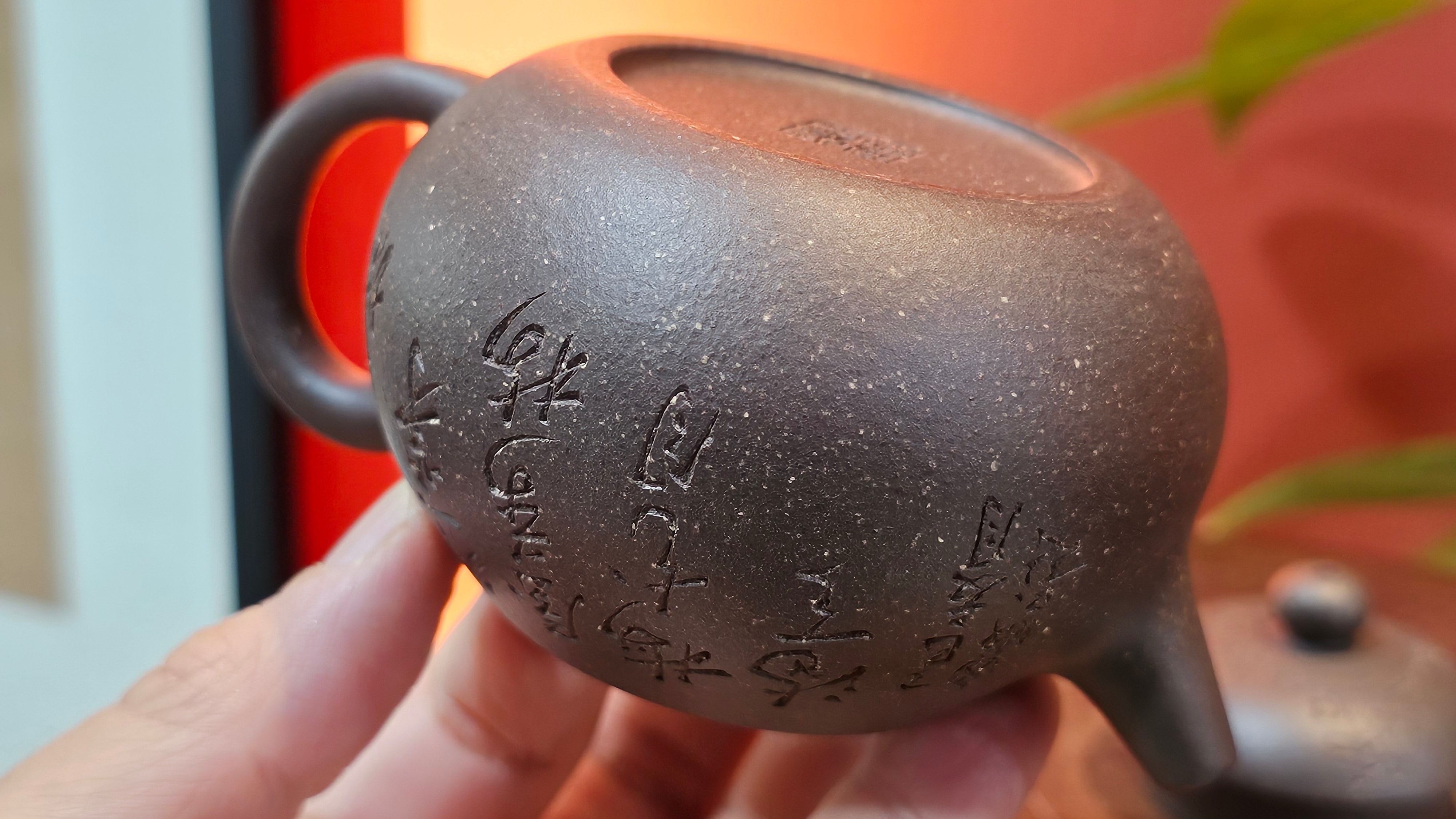 Du Zhi Hu《笃志壶》, 175.1ml, Hei Zi Ni 黑紫泥, by our Craftsman Zhang Huan 张欢, Calligraphy and Plum Blossoms Engraving by Craftsman Yi Cheng 逸成 ~ Congratulations!to Mr T.J.! 0909hrs 17th August 2025, Oulu! Finland 🇫🇮.