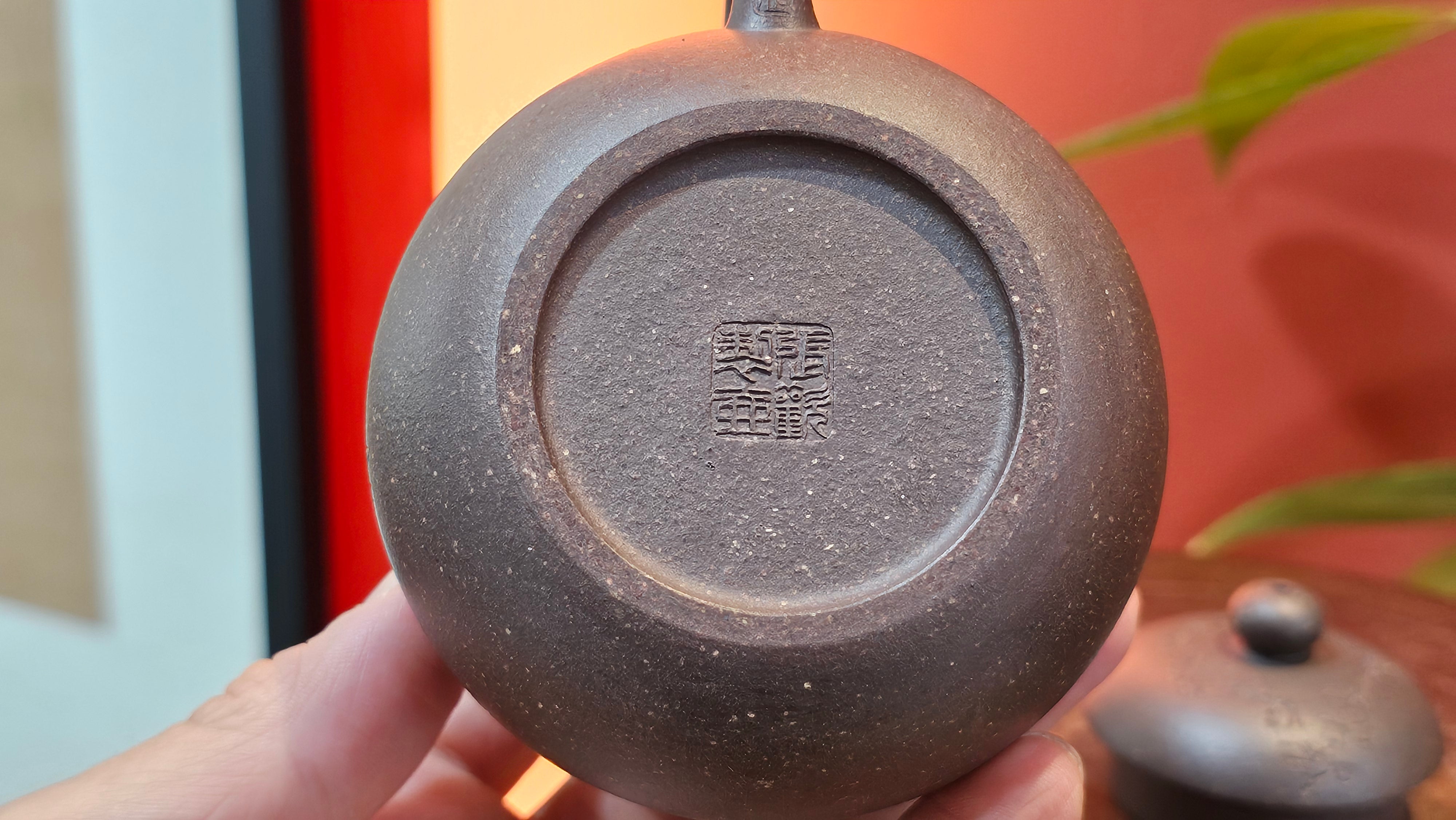 Du Zhi Hu《笃志壶》, 175.1ml, Hei Zi Ni 黑紫泥, by our Craftsman Zhang Huan 张欢, Calligraphy and Plum Blossoms Engraving by Craftsman Yi Cheng 逸成 ~ Congratulations!to Mr T.J.! 0909hrs 17th August 2025, Oulu! Finland 🇫🇮.