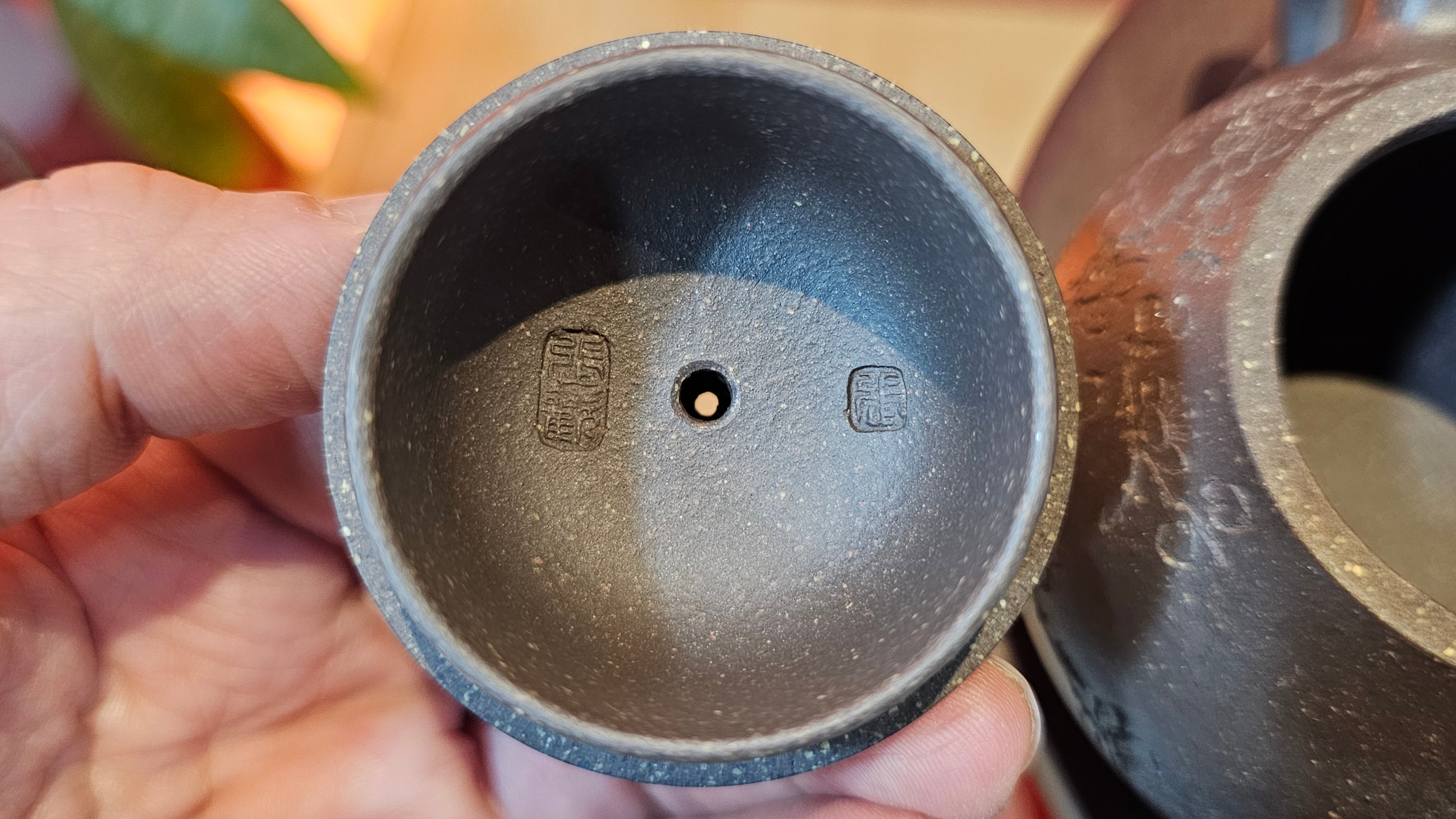 Du Zhi Hu《笃志壶》, 175.1ml, Hei Zi Ni 黑紫泥, by our Craftsman Zhang Huan 张欢, Calligraphy and Plum Blossoms Engraving by Craftsman Yi Cheng 逸成 ~ Congratulations!to Mr T.J.! 0909hrs 17th August 2025, Oulu! Finland 🇫🇮.