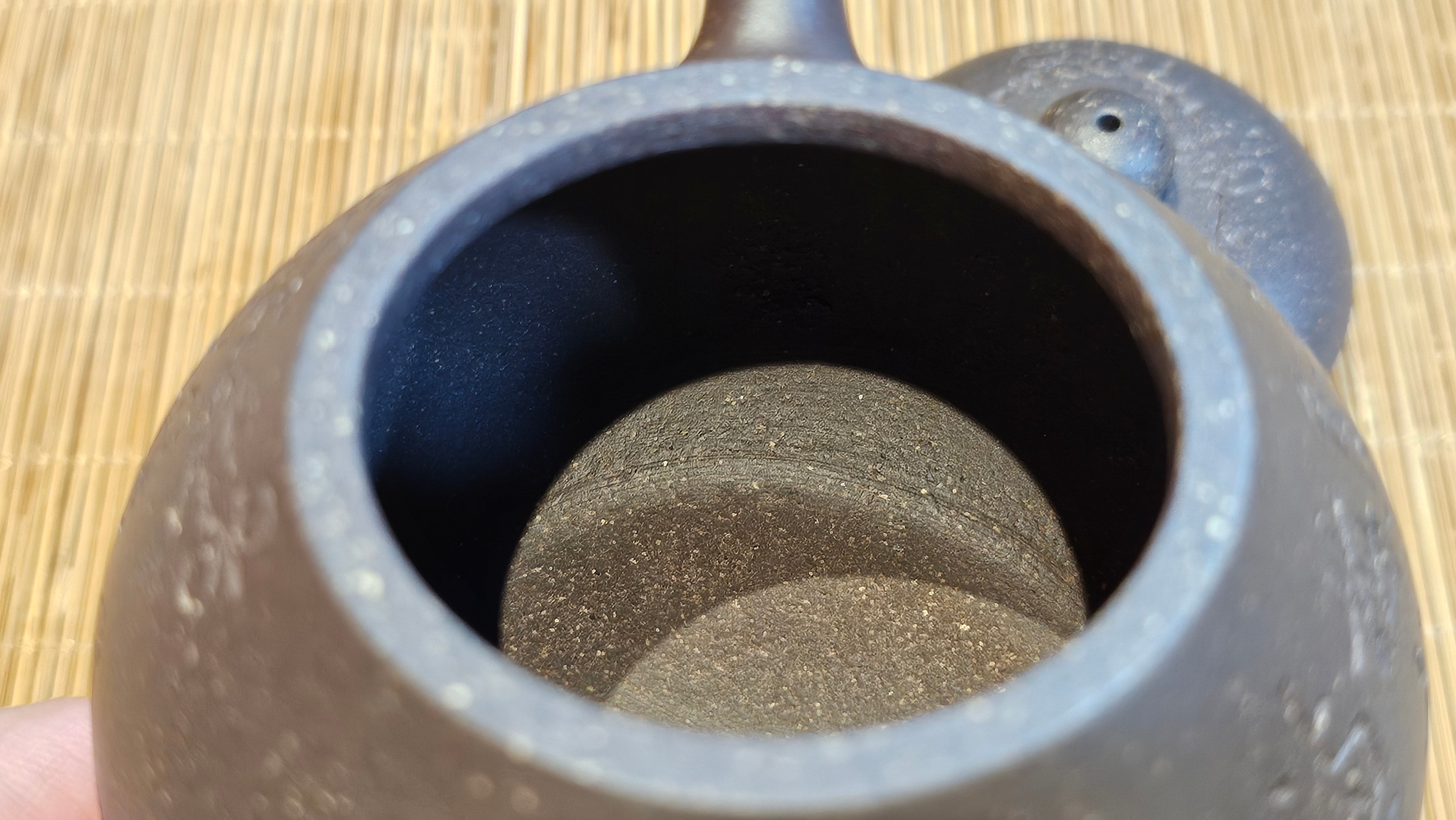 Du Zhi Hu《笃志壶》, 175.1ml, Hei Zi Ni 黑紫泥, by our Craftsman Zhang Huan 张欢, Calligraphy and Plum Blossoms Engraving by Craftsman Yi Cheng 逸成 ~ Congratulations!to Mr T.J.! 0909hrs 17th August 2025, Oulu! Finland 🇫🇮.