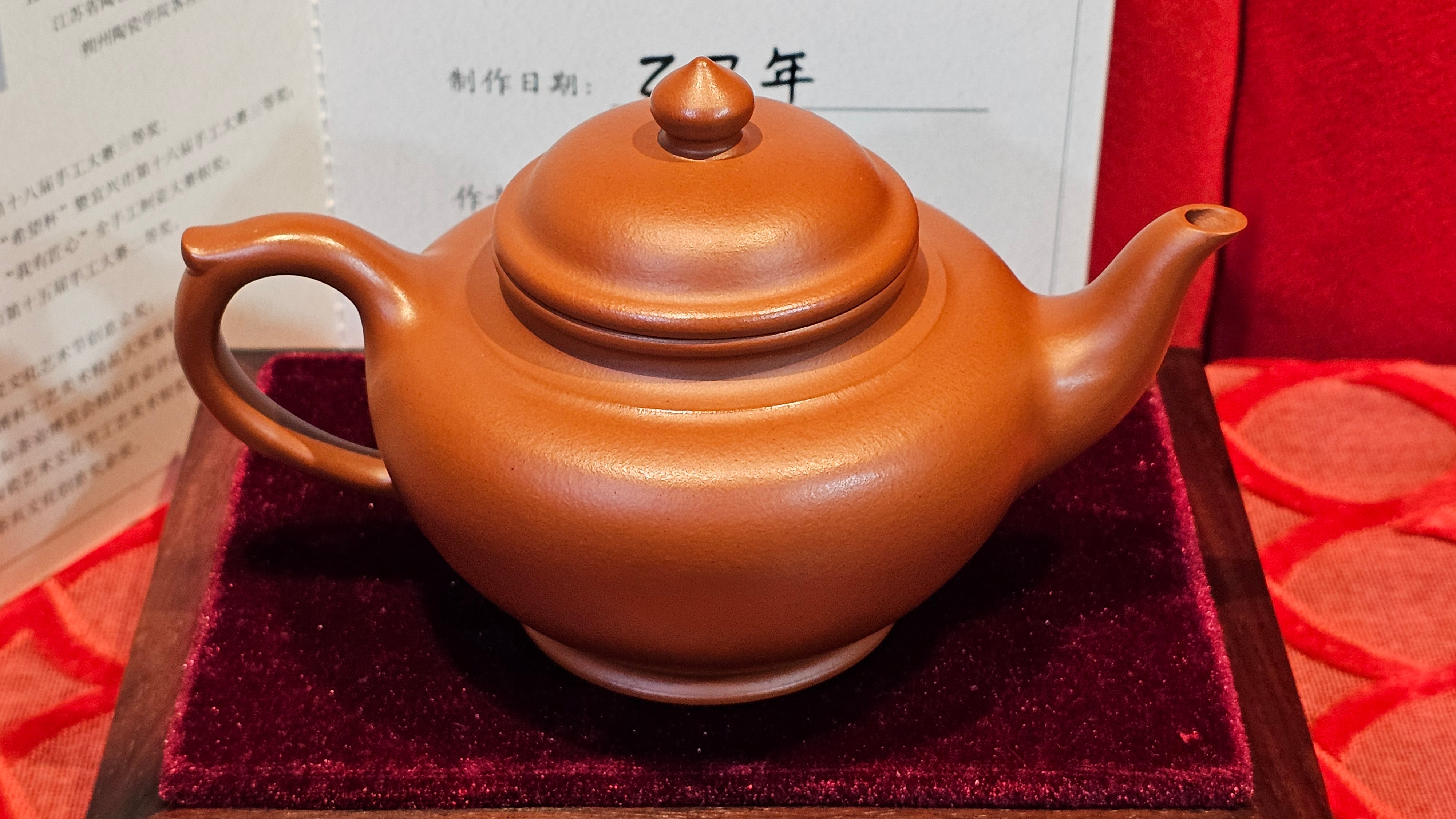 《笑樱》"Xiao Ying", 232.8ml, Xiao Mei Yao Zhu Ni 小煤窑朱泥 ~ Crafted by L3A Consummate Master Artist Li Yan Ru 李艳如 ~ Congratulations!to Mr H.! 1128hrs 17th August 2025, Baldwin Park, CA!