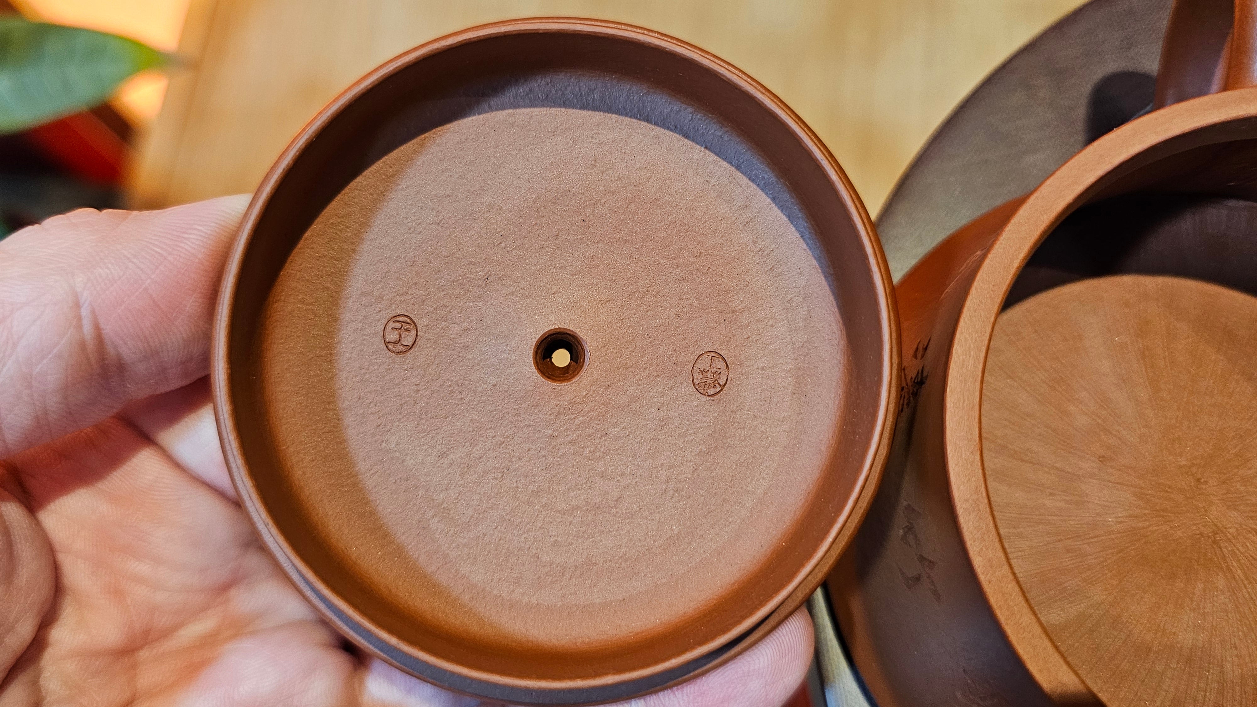 Yun Zhu 云柱 "Pillar of the Heavens", 133.3ml, Xiao Mei Yao Zhu Ni, by Craftsman Wang Hui 王慧 ~ "劲竹凌风" and Bamboo Engraving by Craftsman Yi De Shu 一德书 ~ Congratulations to Mr A.S.! 1421hrs 20th August 2025! Tao Yuan City!♥️