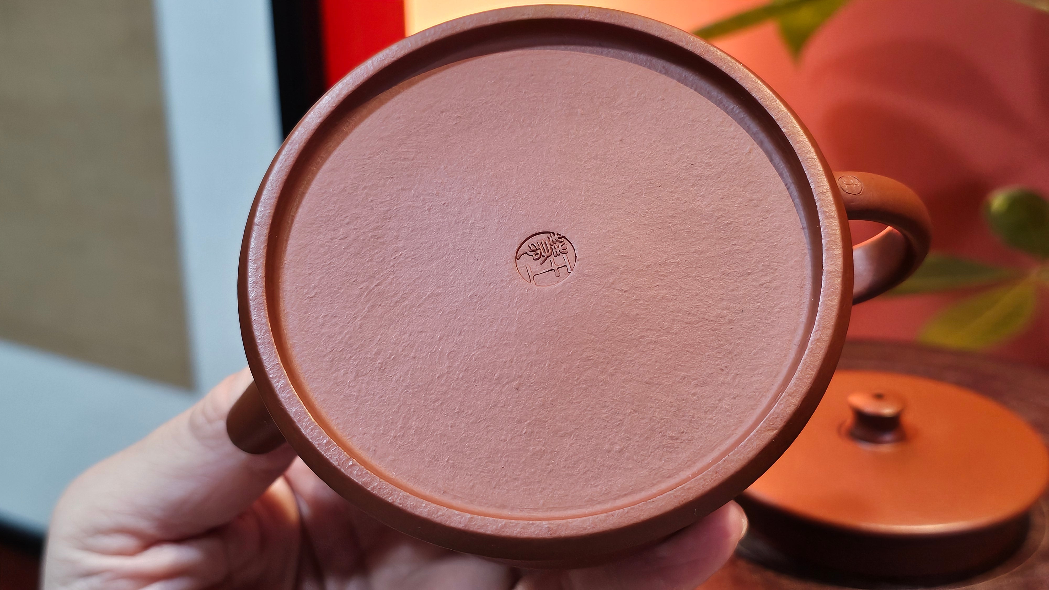 Yun Zhu 云柱 "Pillar of the Heavens", 133.3ml, Xiao Mei Yao Zhu Ni, by Craftsman Wang Hui 王慧 ~ "劲竹凌风" and Bamboo Engraving by Craftsman Yi De Shu 一德书 ~ Congratulations to Mr A.S.! 1421hrs 20th August 2025! Tao Yuan City!♥️