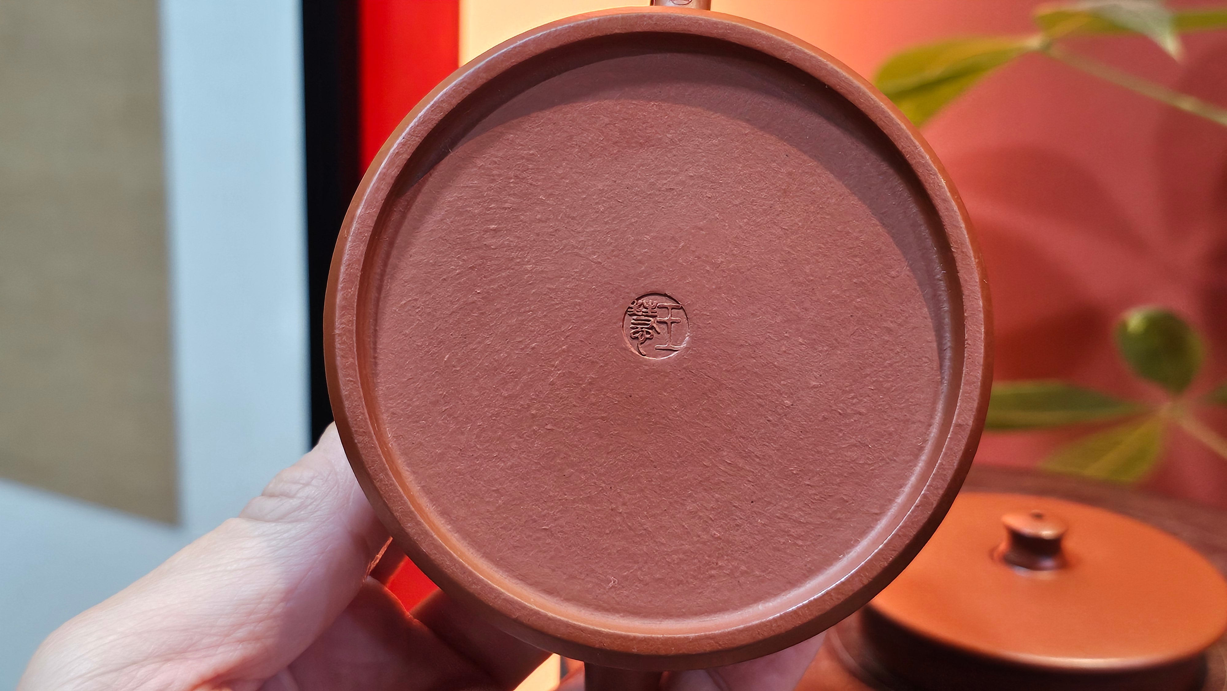 Yun Zhu 云柱 "Pillar of the Heavens", 133.3ml, Xiao Mei Yao Zhu Ni, by Craftsman Wang Hui 王慧 ~ "劲竹凌风" and Bamboo Engraving by Craftsman Yi De Shu 一德书 ~ Congratulations to Mr A.S.! 1421hrs 20th August 2025! Tao Yuan City!♥️