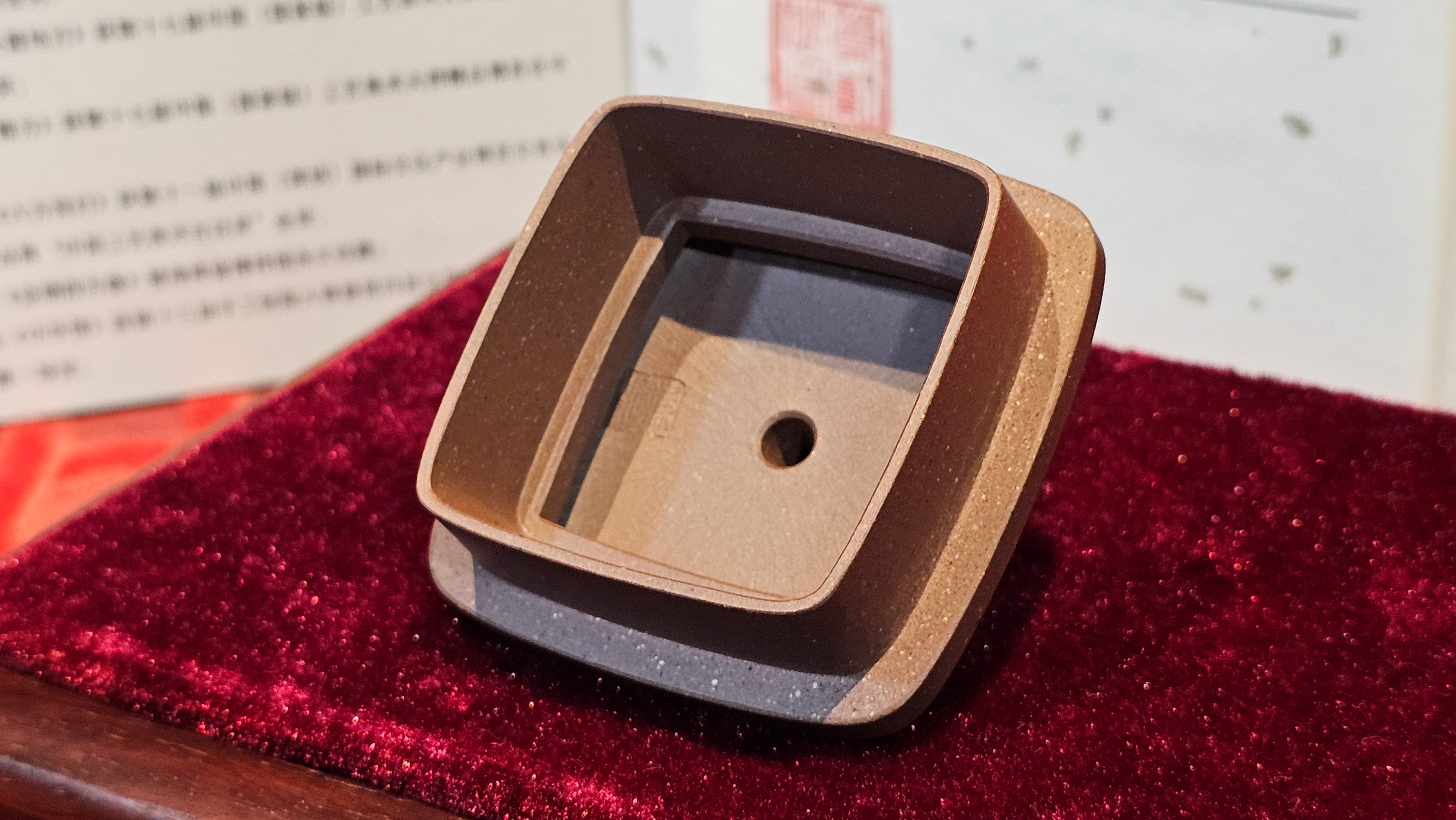 《鸣远四方》"Ming Yuan Si Fang", 348.9ml, Di Cao Qing Zi Ni 底槽青紫泥, by L2A Senior Consummate Artist Yuan Hui 袁辉 ~ Congratulations!to Dr L.L., 0858hrs 24th August 2025, Ventura, CA!