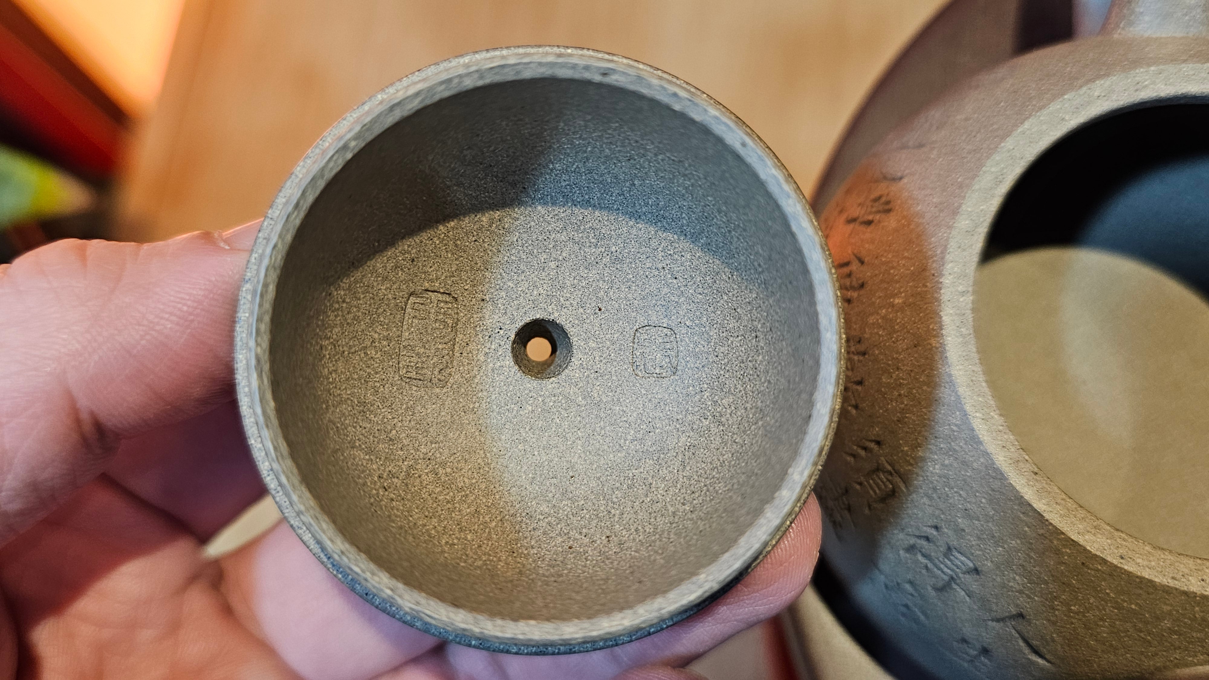 Ban Yue Hu《半月壶》~ "Half Moon Pot", 138.3ml, Qing Hui Duan 青灰段泥, by our Craftsman Zhang Huan 张欢, "Qing Gong Tu" Engraving by Craftsman Nan Shan Lao Ren 南山老人 ~ Congrats to!Tea Sommr A.M., 2054hrs 22nd August 2025, Padua! Italy🇮🇹.