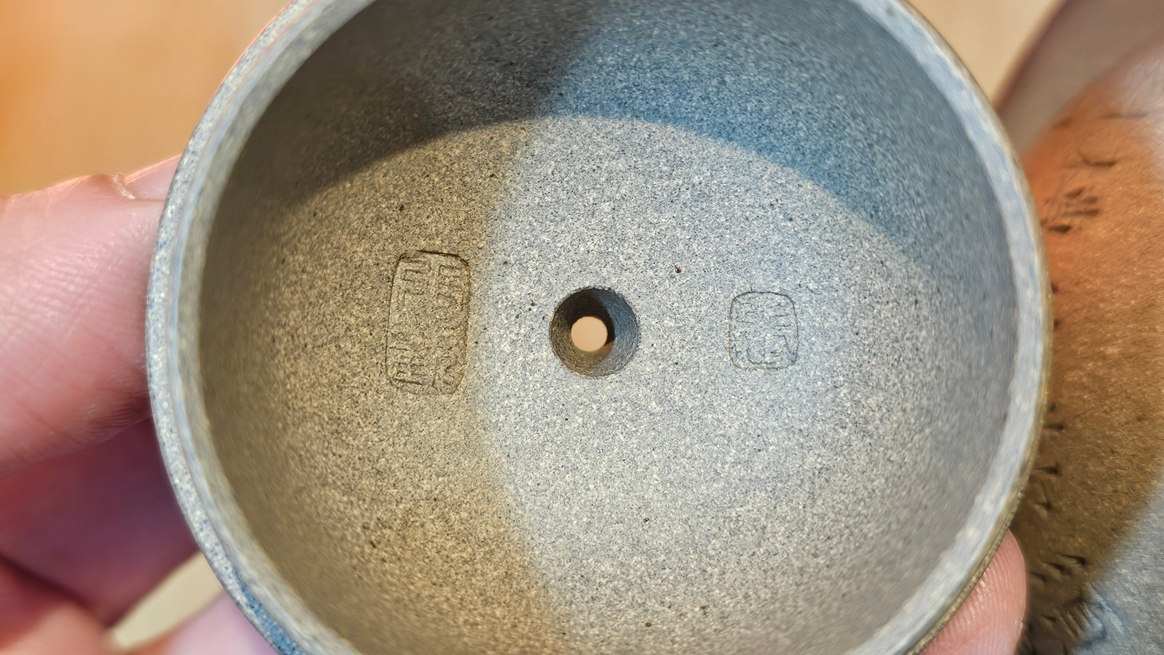 Ban Yue Hu《半月壶》~ "Half Moon Pot", 138.3ml, Qing Hui Duan 青灰段泥, by our Craftsman Zhang Huan 张欢, "Qing Gong Tu" Engraving by Craftsman Nan Shan Lao Ren 南山老人 ~ Congrats to!Tea Sommr A.M., 2054hrs 22nd August 2025, Padua! Italy🇮🇹.