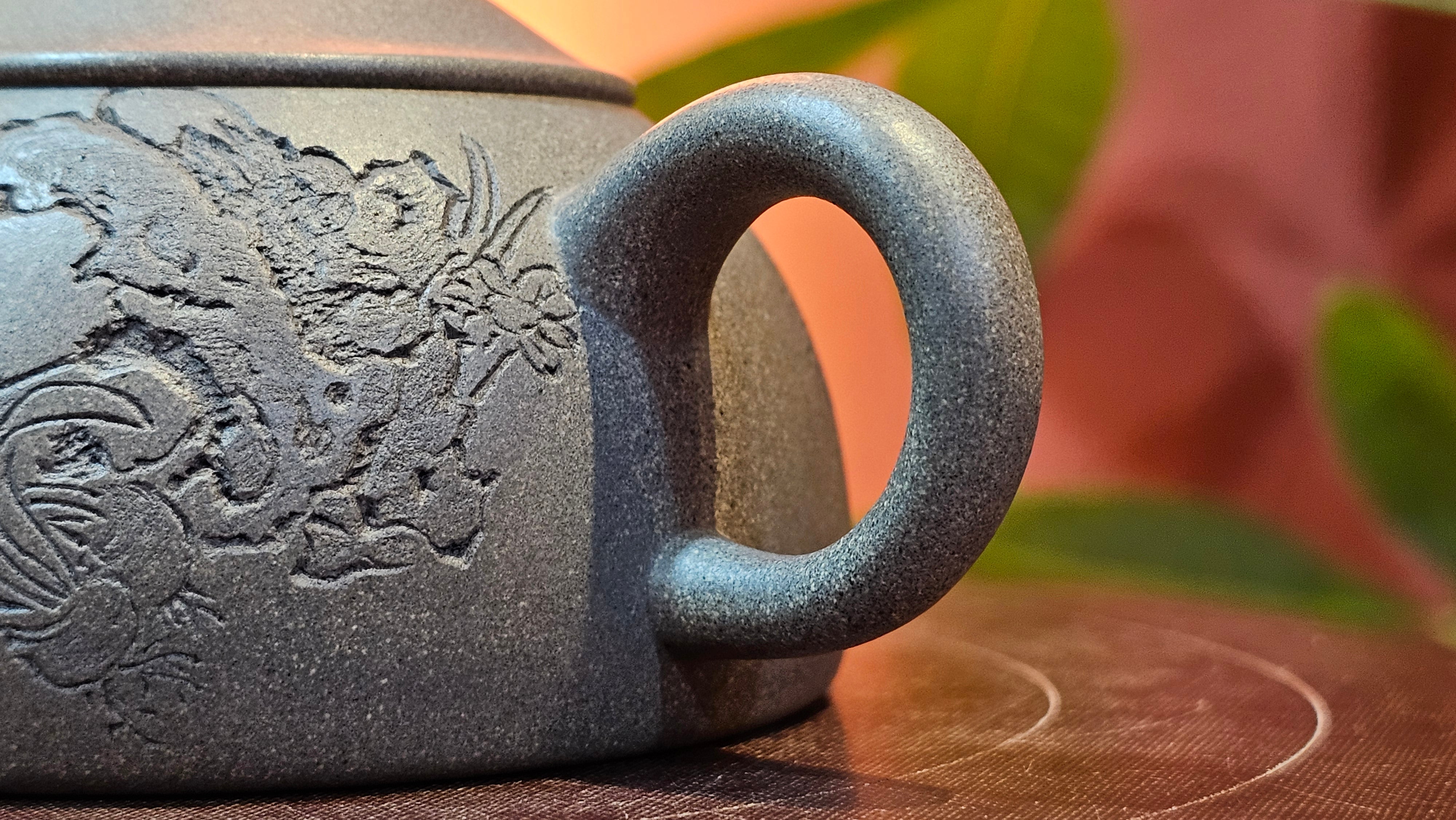 Ban Yue Hu《半月壶》~ "Half Moon Pot", 138.3ml, Qing Hui Duan 青灰段泥, by our Craftsman Zhang Huan 张欢, "Qing Gong Tu" Engraving by Craftsman Nan Shan Lao Ren 南山老人 ~ Congrats to!Tea Sommr A.M., 2054hrs 22nd August 2025, Padua! Italy🇮🇹.